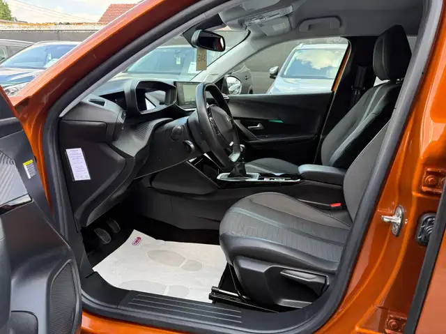 Peugeot 2008 view 11