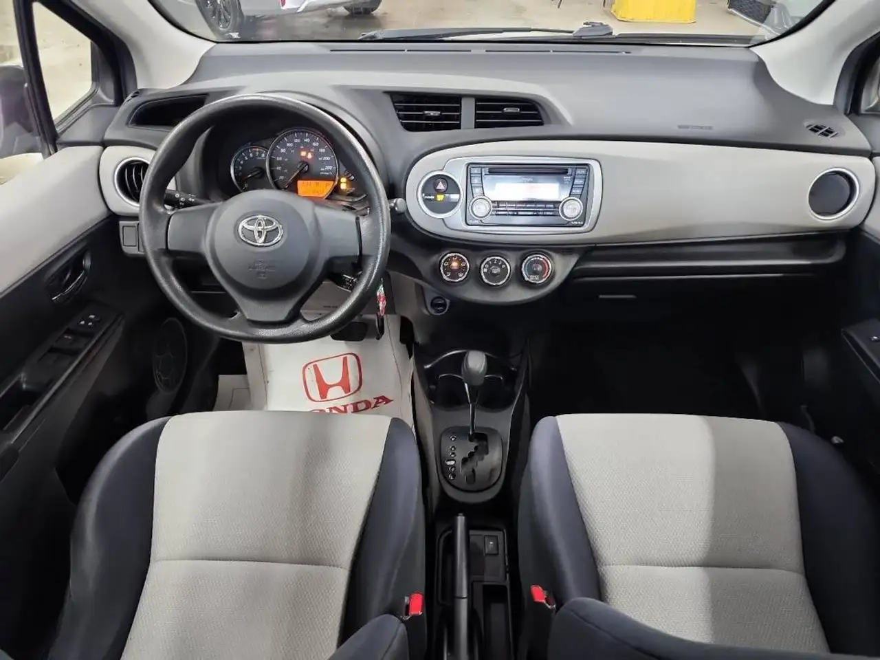 Toyota Yaris снимка Toyota Yaris