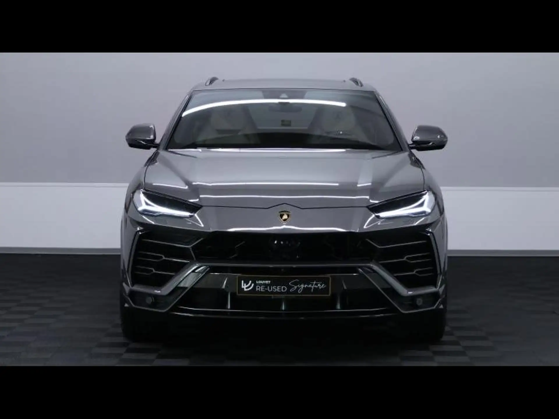 Lamborghini Urus 2022 건메탈 사진 2