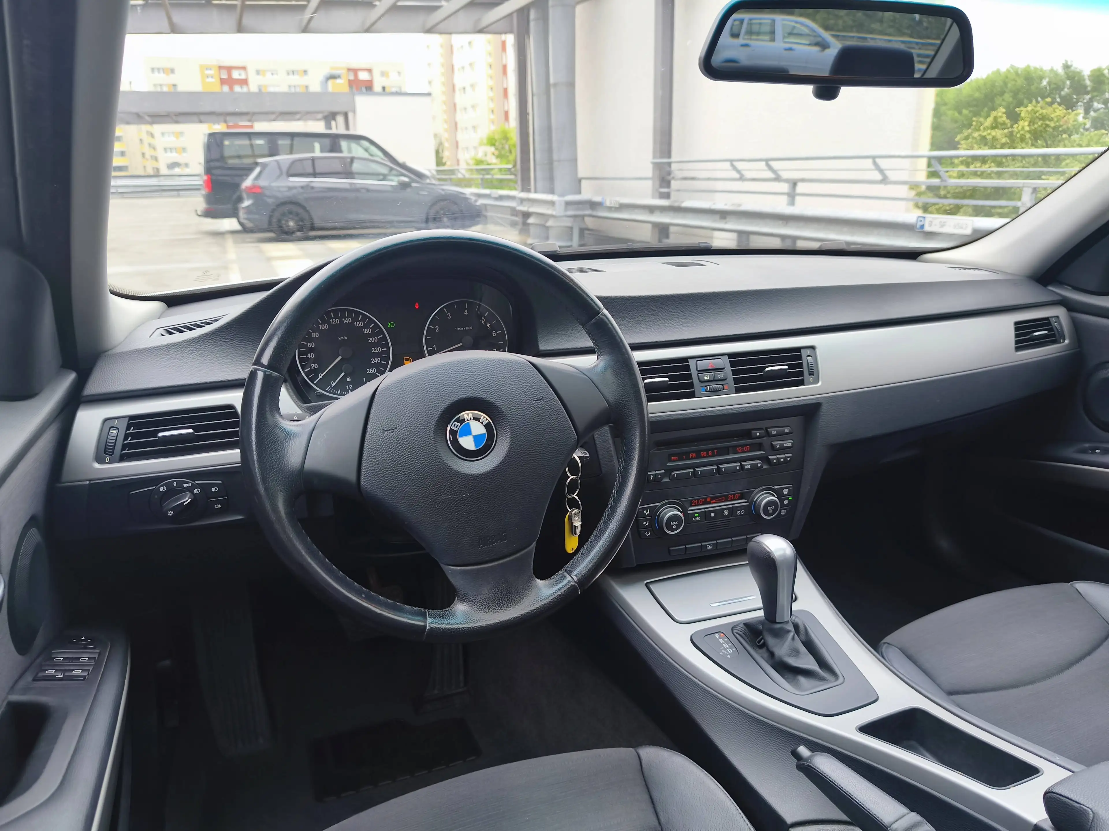 BMW 325 325i AUTOMATIK XENON/PDC/GLASDACH/T.LEDER/ALLWETTER — photo 6