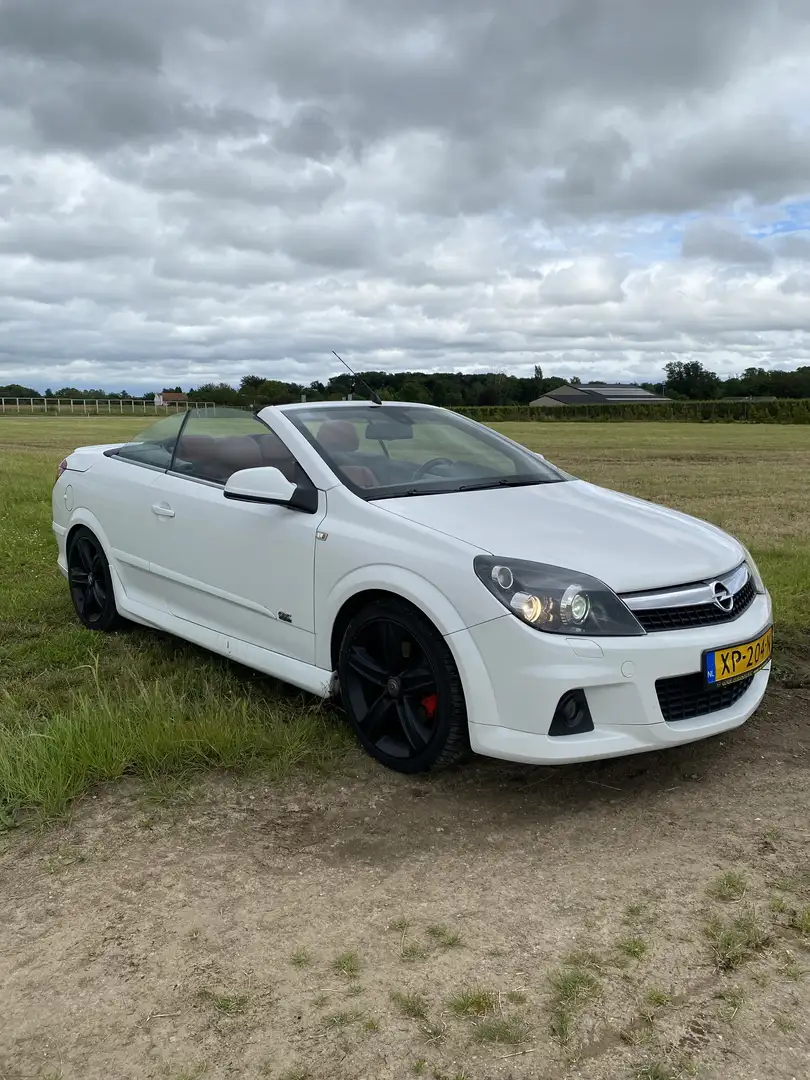 Opel Astra 1.6 T Cosmo OPC Wit - 2