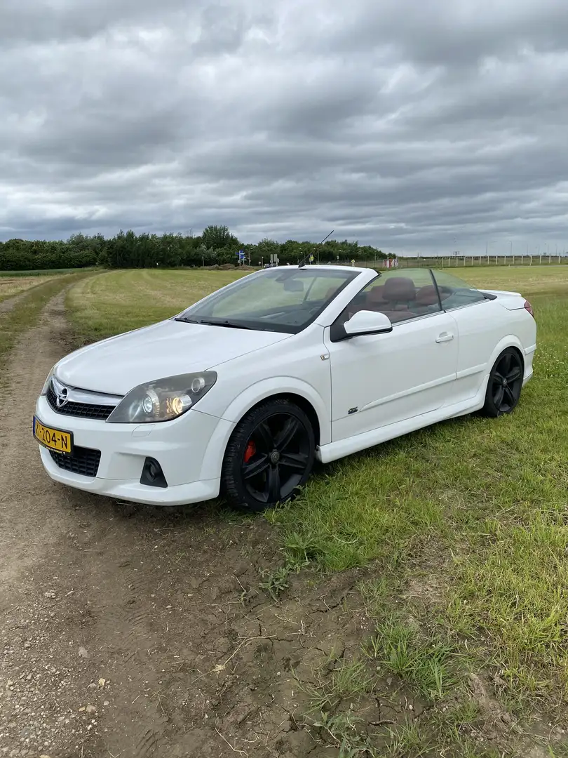 Opel Astra 1.6 T Cosmo OPC Wit - 1