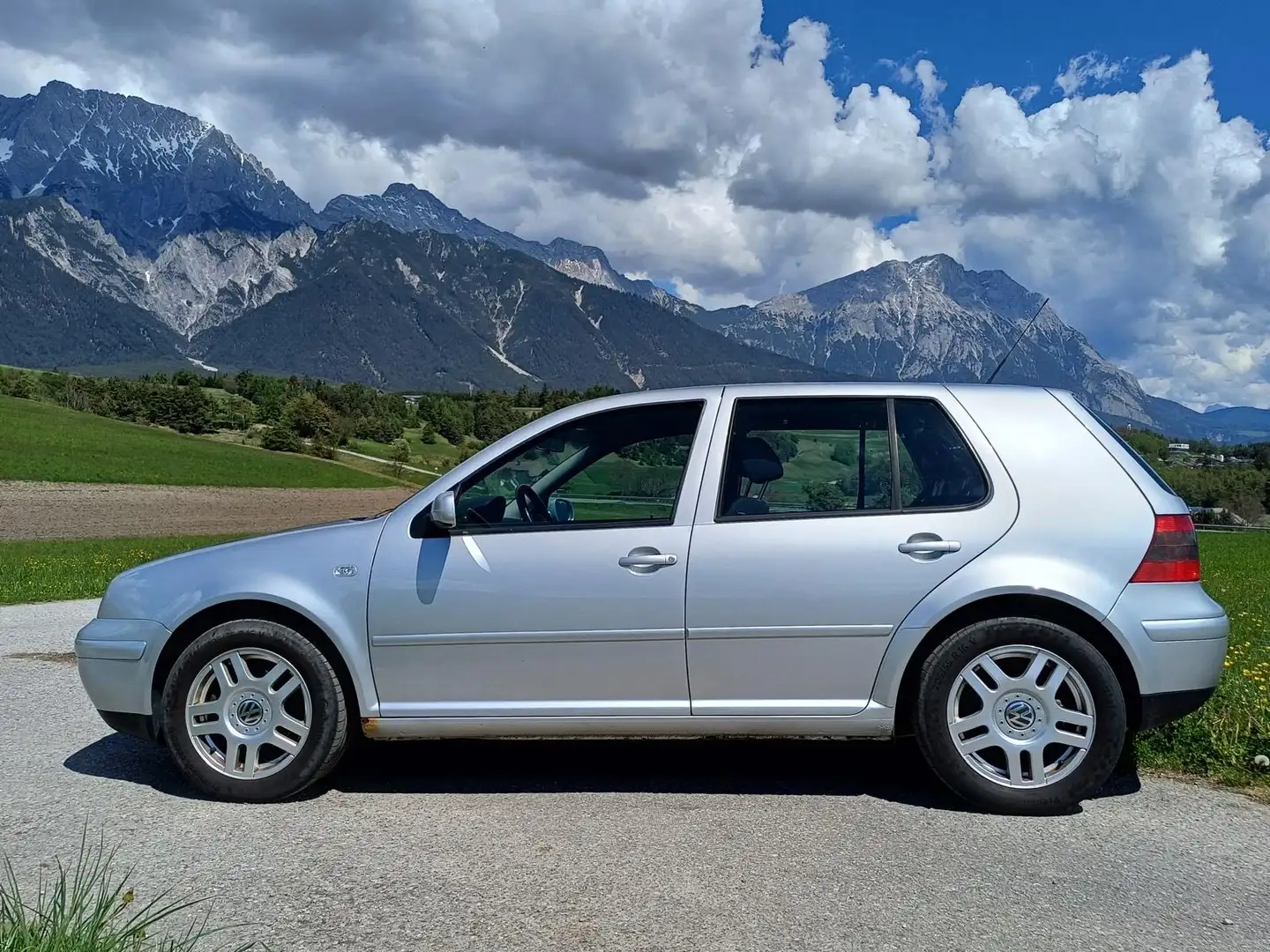 Volkswagen Golf - 2