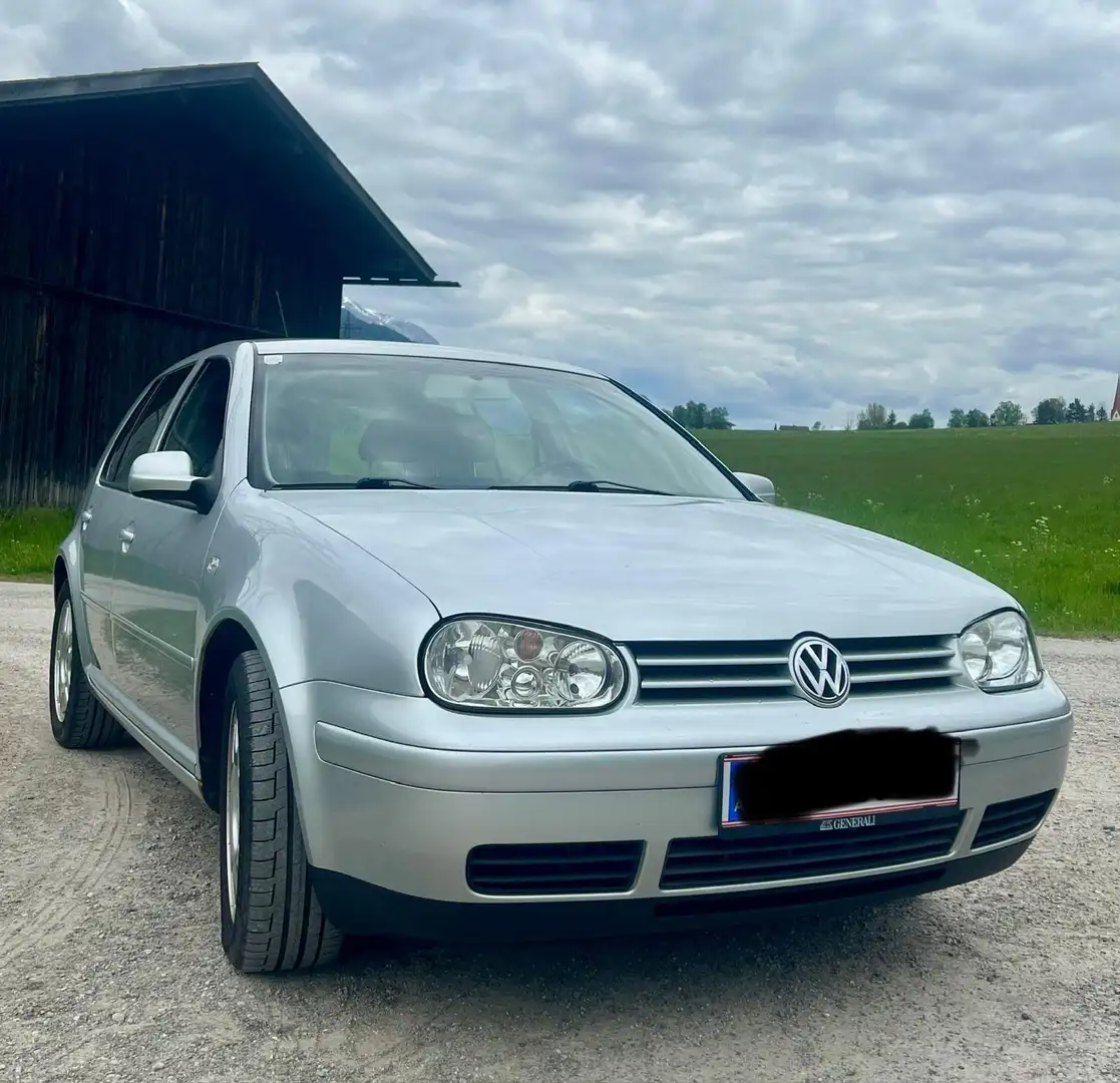 Volkswagen Golf - 1