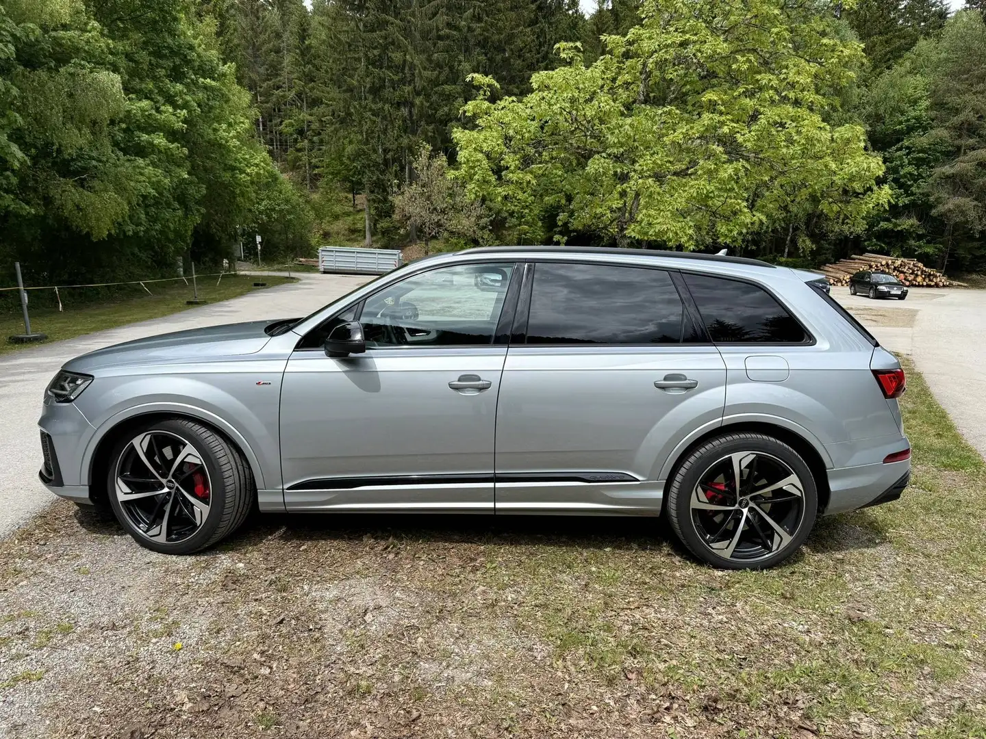 Audi Q7 Audi Q7 60 TFSI e quattro S line Silber - 1
