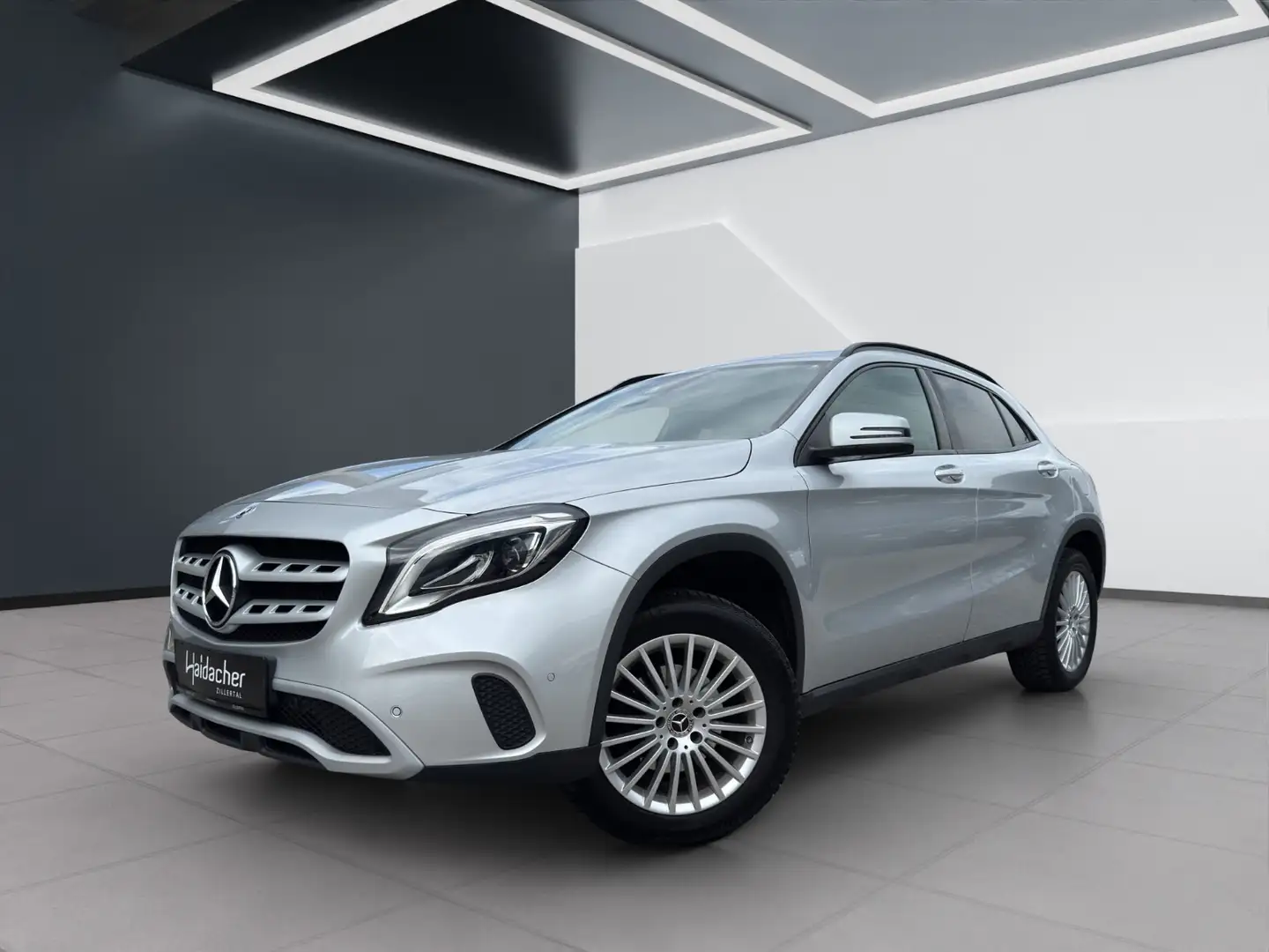 Mercedes-Benz GLA 200 d PTS Shz LED eHeck RKam Klima Silber - 2