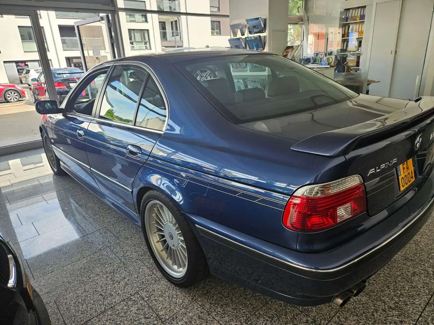 Alpina B10 V8 Azul - 2