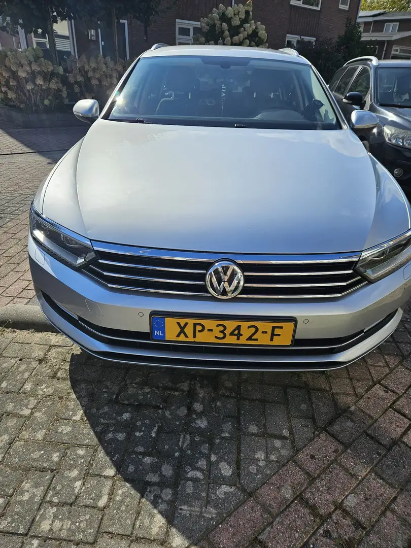 Volkswagen Passat 1.5 TSI CL Bns Zilver - 1
