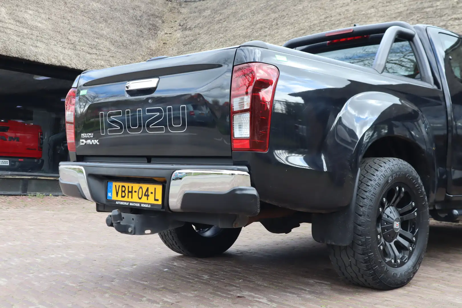 Isuzu D-Max 1.9 4x4 Extended Cab Black Edition | Automaat | Ro Fekete - 2