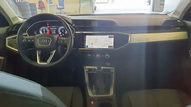 Audi Q3 view 7