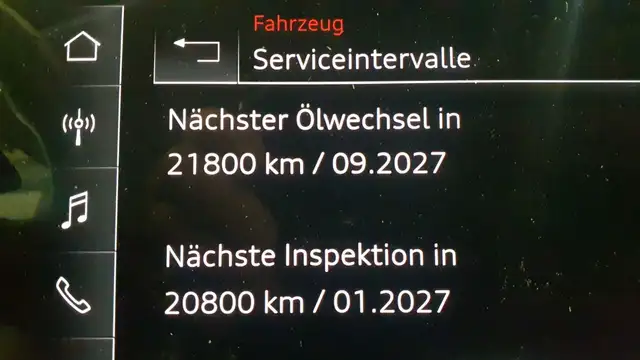 Audi Q3 view 10