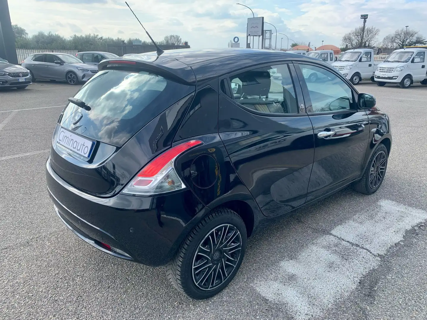 Lancia Ypsilon 1.2 Gold ecochic Gpl 69cv my19 Nero - 2