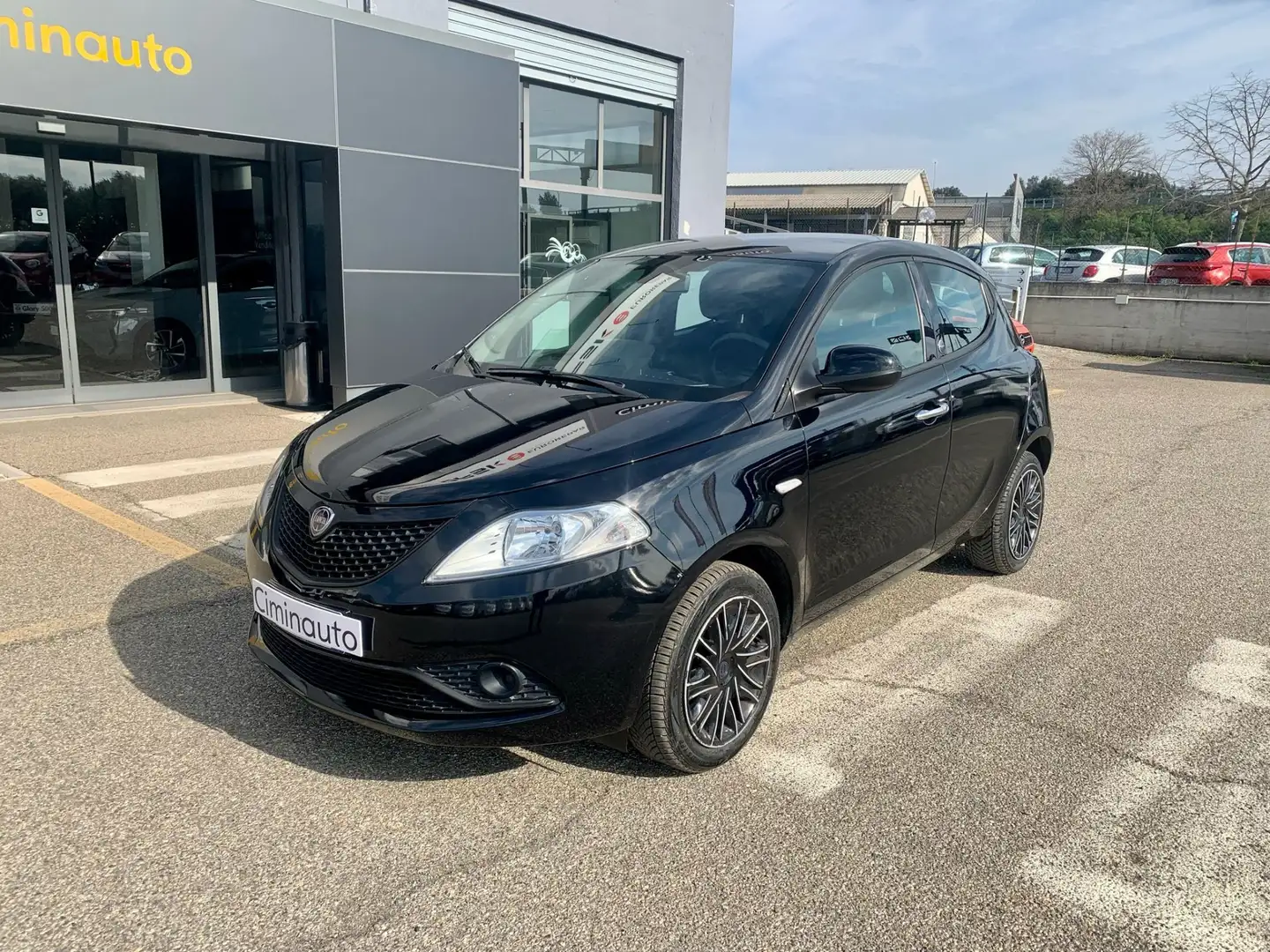 Lancia Ypsilon 1.2 Gold ecochic Gpl 69cv my19 Nero - 1
