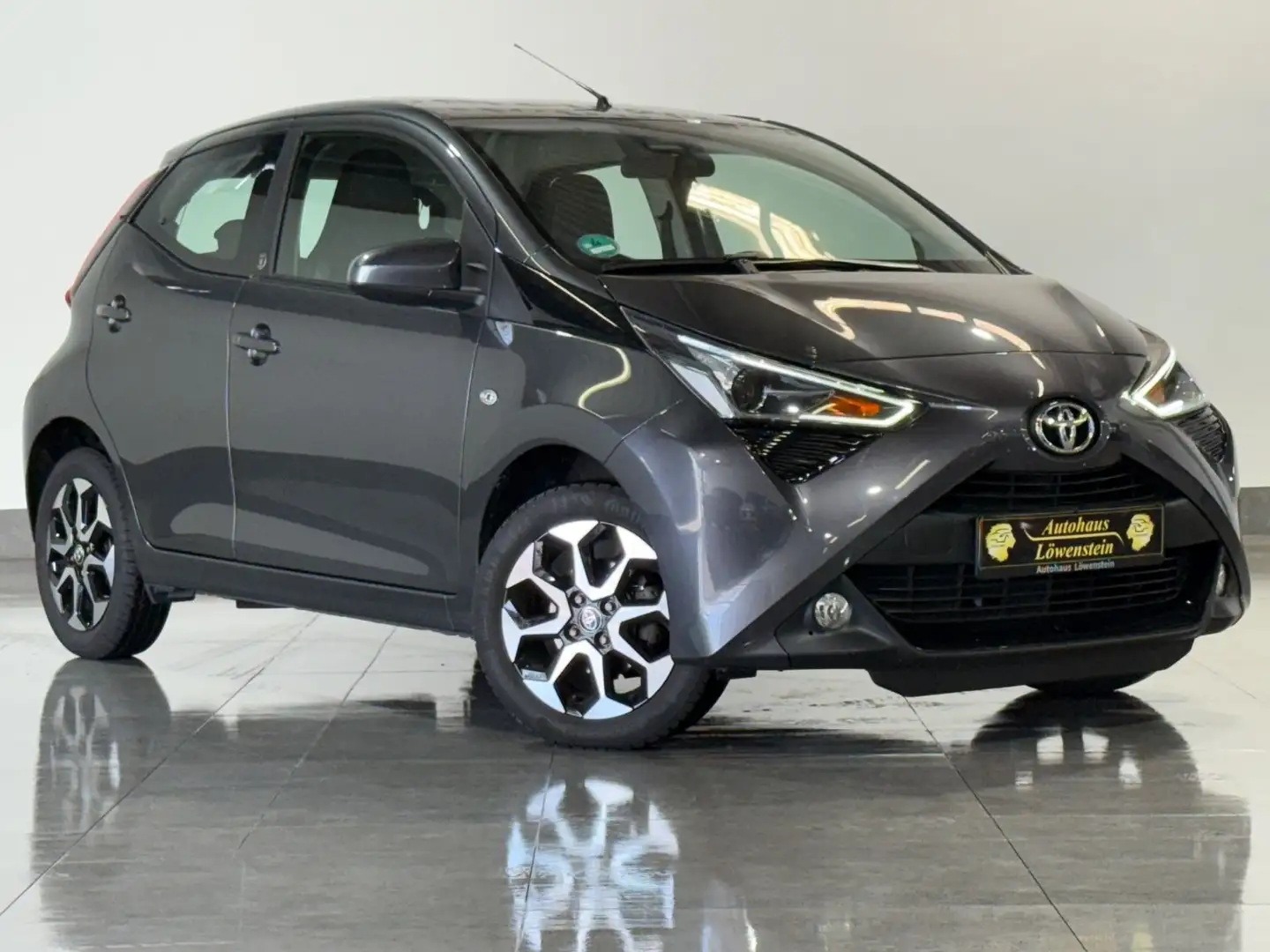 Toyota Aygo AYGO x-play Team D*RFK*SHZ*APPLE/ANDROID Gri - 2