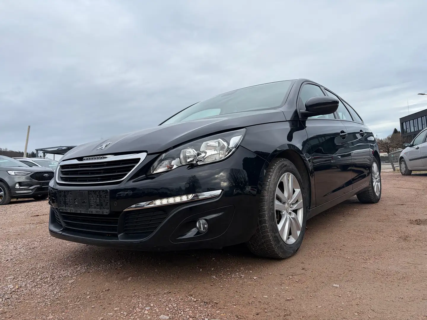 Peugeot 308 Active*TOP Zustand*HU 01/2027*Kamera* Schwarz - 1