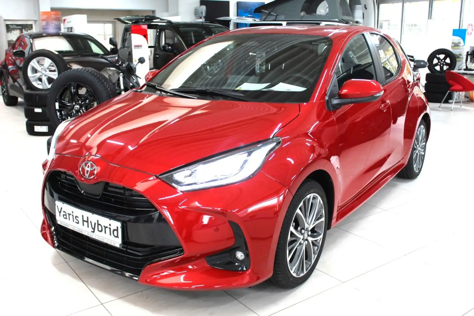 Toyota Yaris 1.5 Hybrid Style*LED*PDC*KAMERA*SHZ*NAVI* Rood - 1