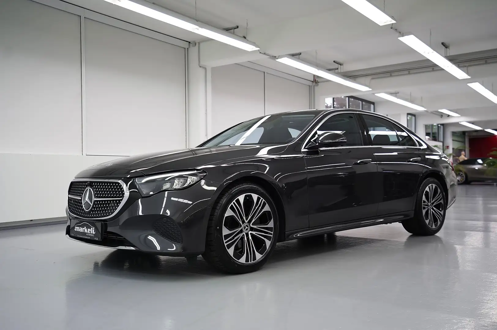 Mercedes-Benz E 220 E 220 d ! MODELL 2025 ! PANORAMA + AVANTGARDE Grijs - 1
