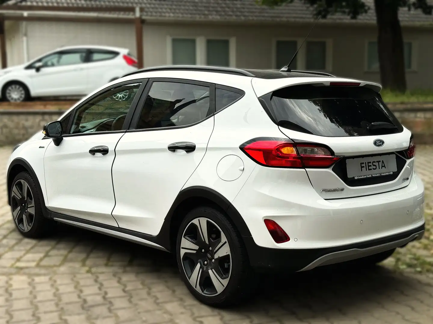 Ford Fiesta Active, Automatik Weiß - 2