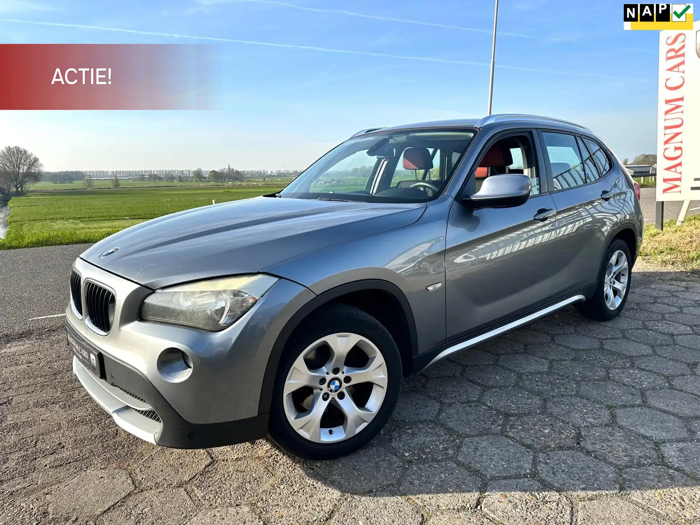 BMW X1 SDrive18i Executive 5D NAP Navi Scherm Airco Trekh Grijs - 1