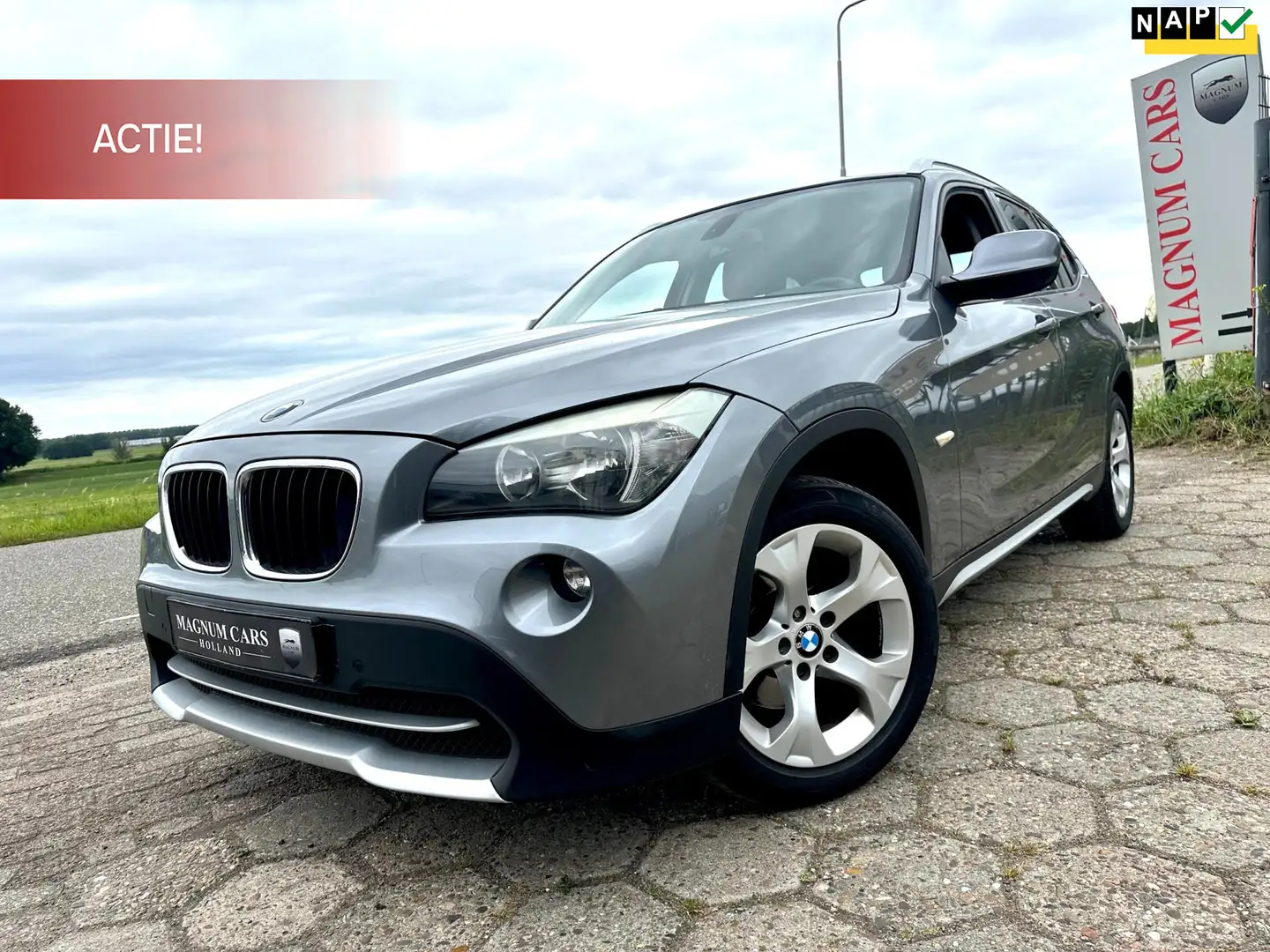 BMW X1 SDrive18i Executive 5D NAP Trekhaak Airco Navi Sch Grijs - 1