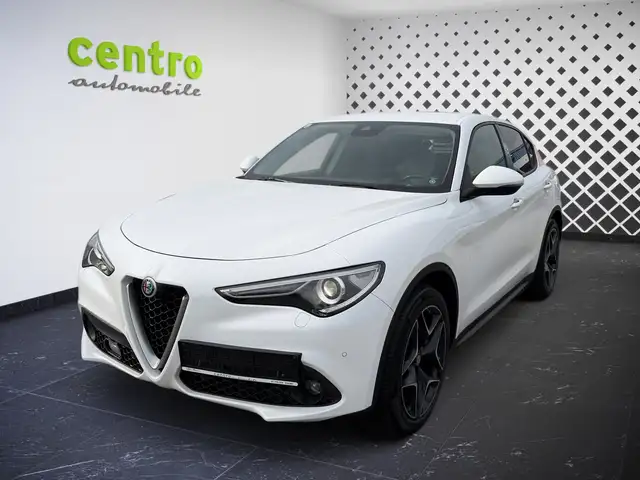 Alfa Romeo Stelvio 2,2 160 Business RWD, AHK, 8x bereift
