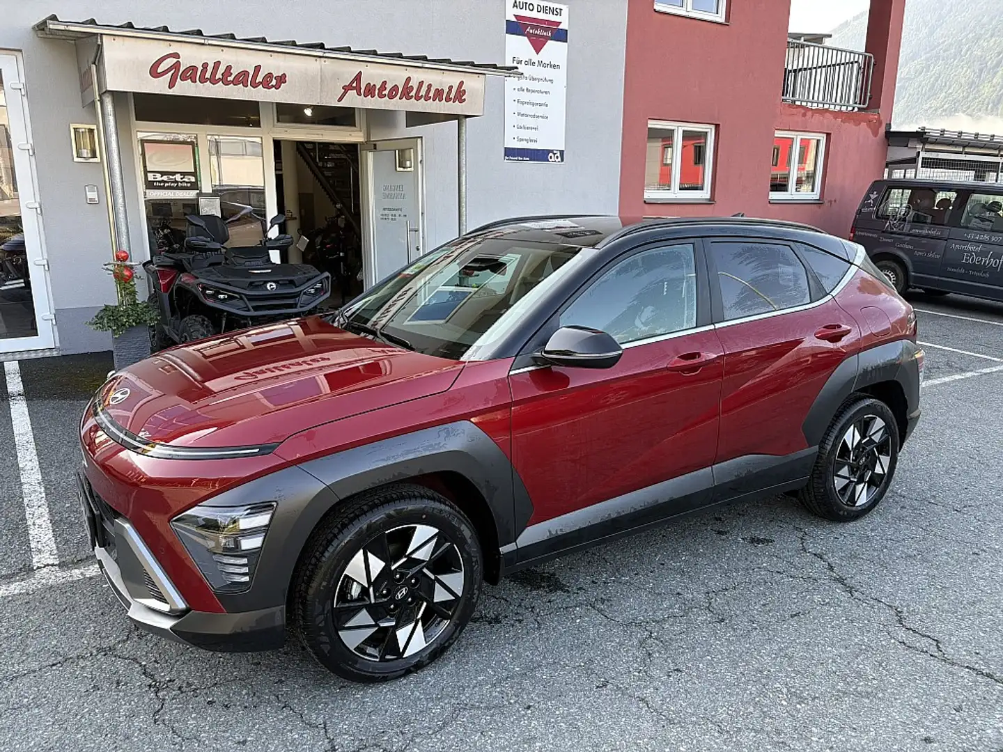 Hyundai KONA Kona 1,6 GDI Hybrid Trend Line DCT Aut. Tageszu... Rood - 1