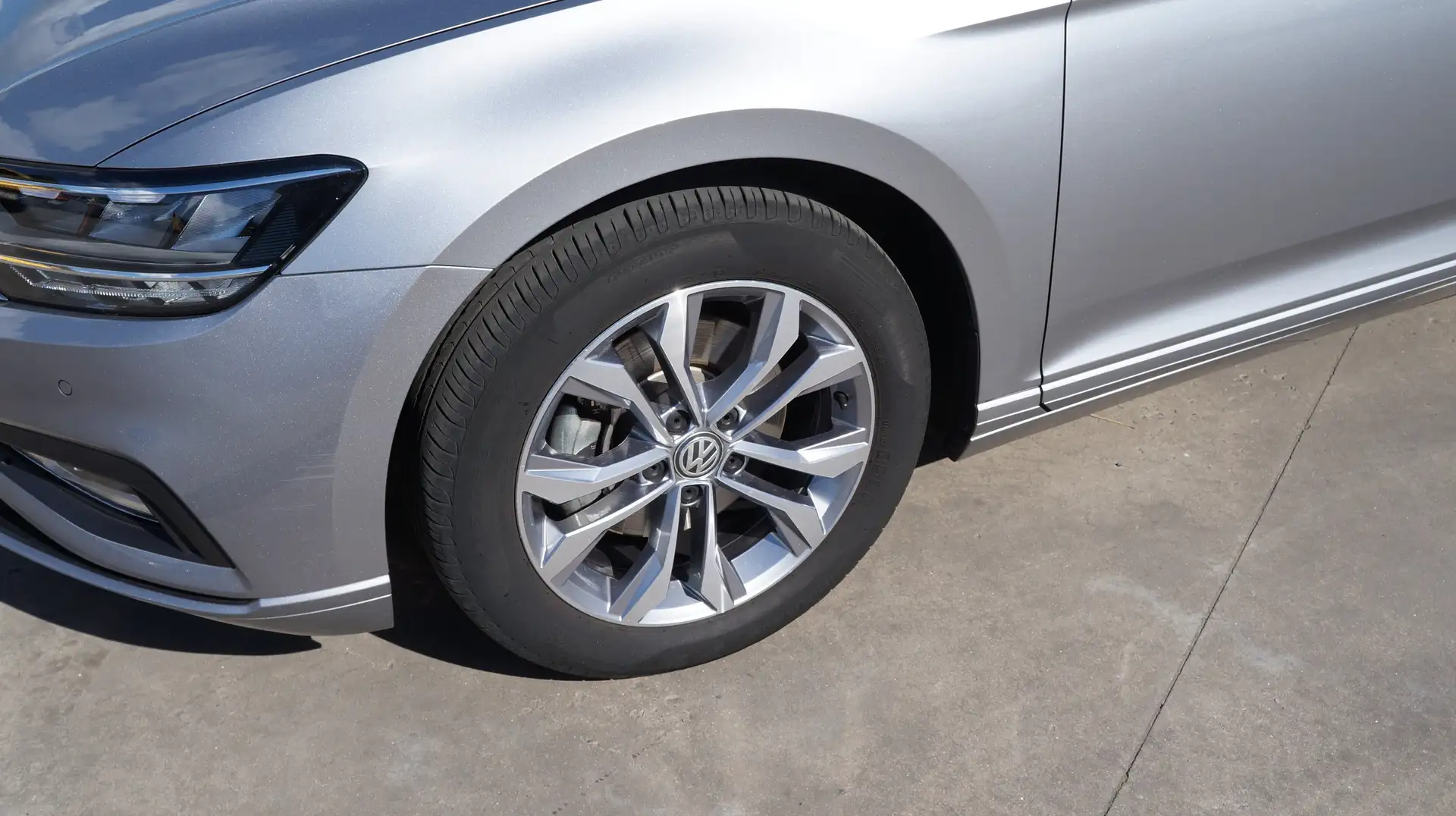 Volkswagen Passat Variant 1.5 TSI 150 pk Comfortline Business 12m Gar Grijs - 2