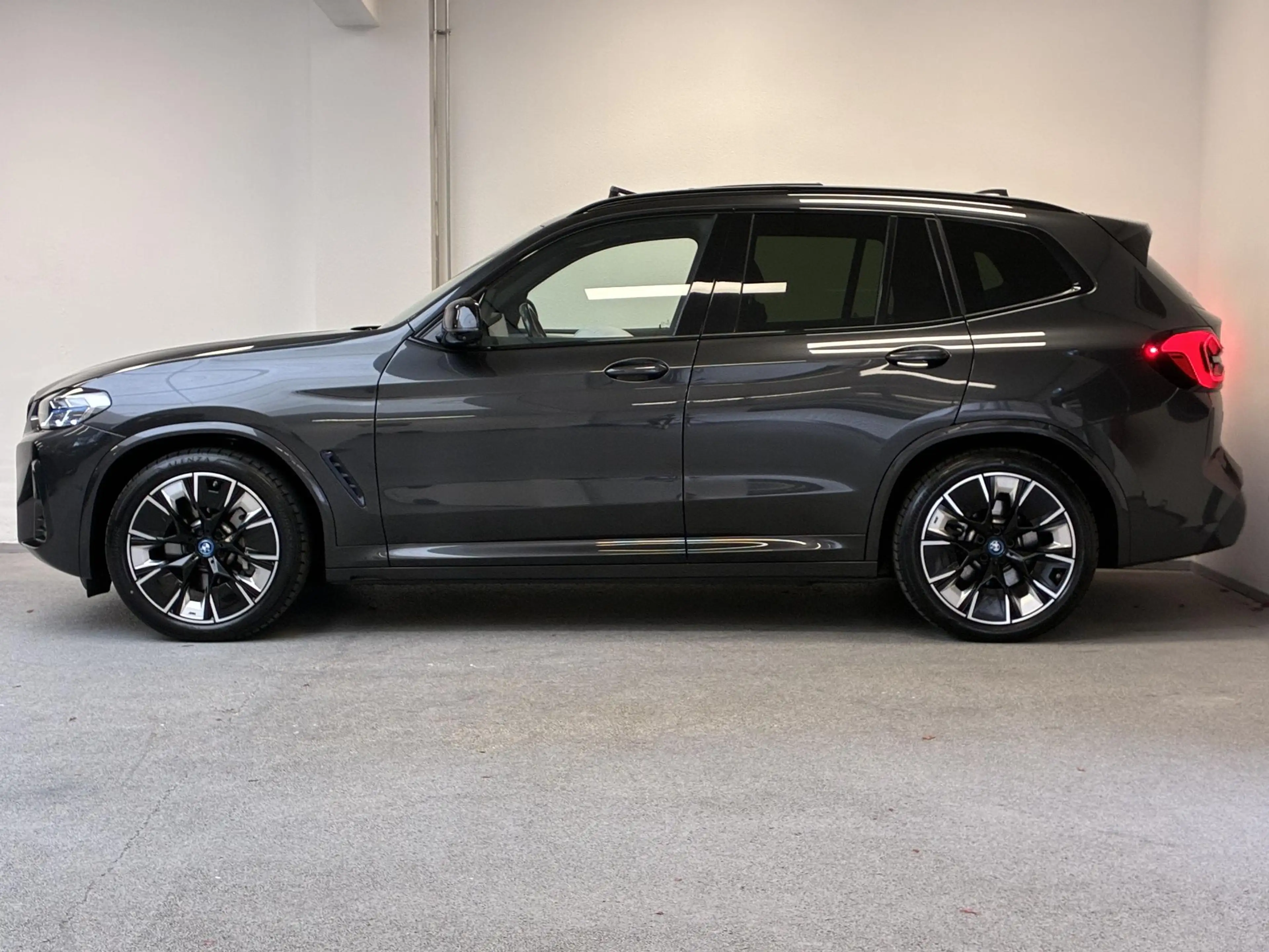 BMW iX3 M-Sport Shadow Line 80 kWh | 93% SOH | TREKHAAK | — photo 7