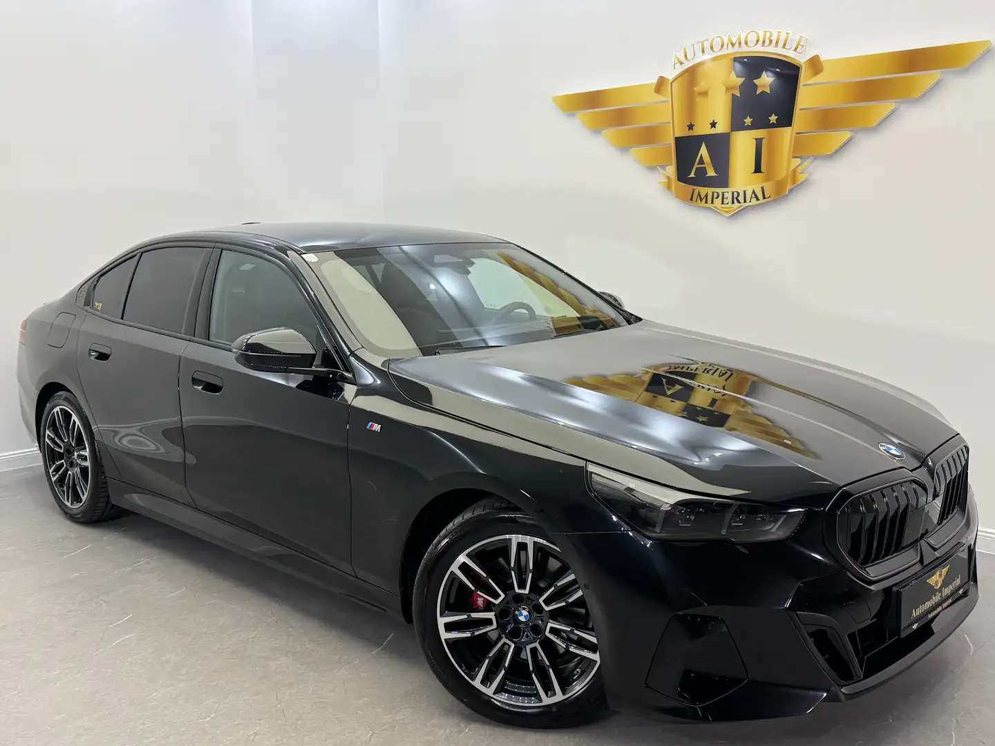 BMW 520 d Aut. // M-SPORTPAKET-PRO // AMBIENTE // PANO // Schwarz - 1