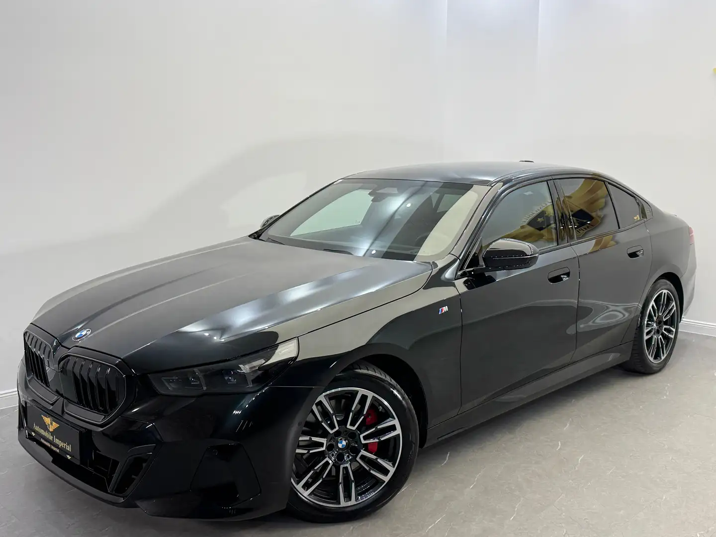 BMW 520 d Aut. // M-SPORTPAKET-PRO // AMBIENTE // PANO // Schwarz - 2