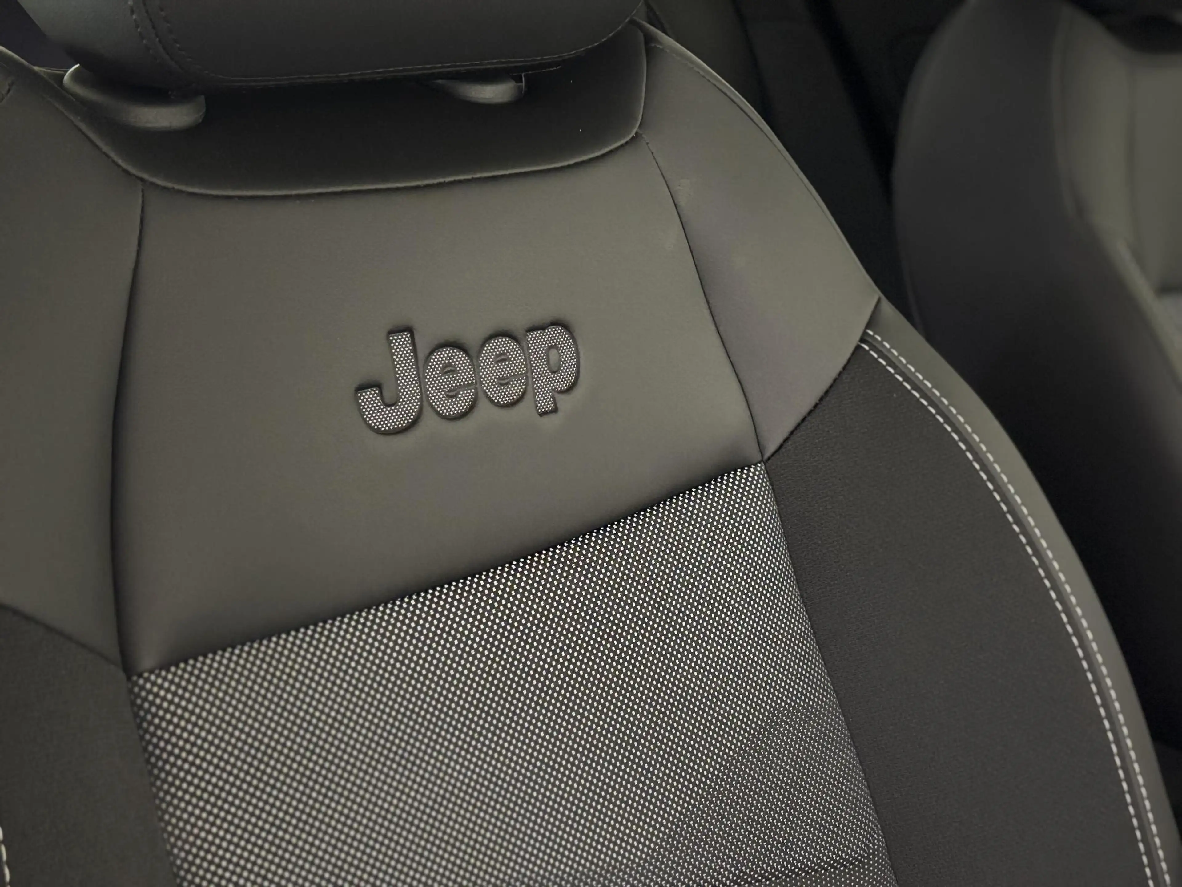 Jeep Avenger 1.2 e-Hybrid Summit | Apple/Android | Panoramadak — photo 8