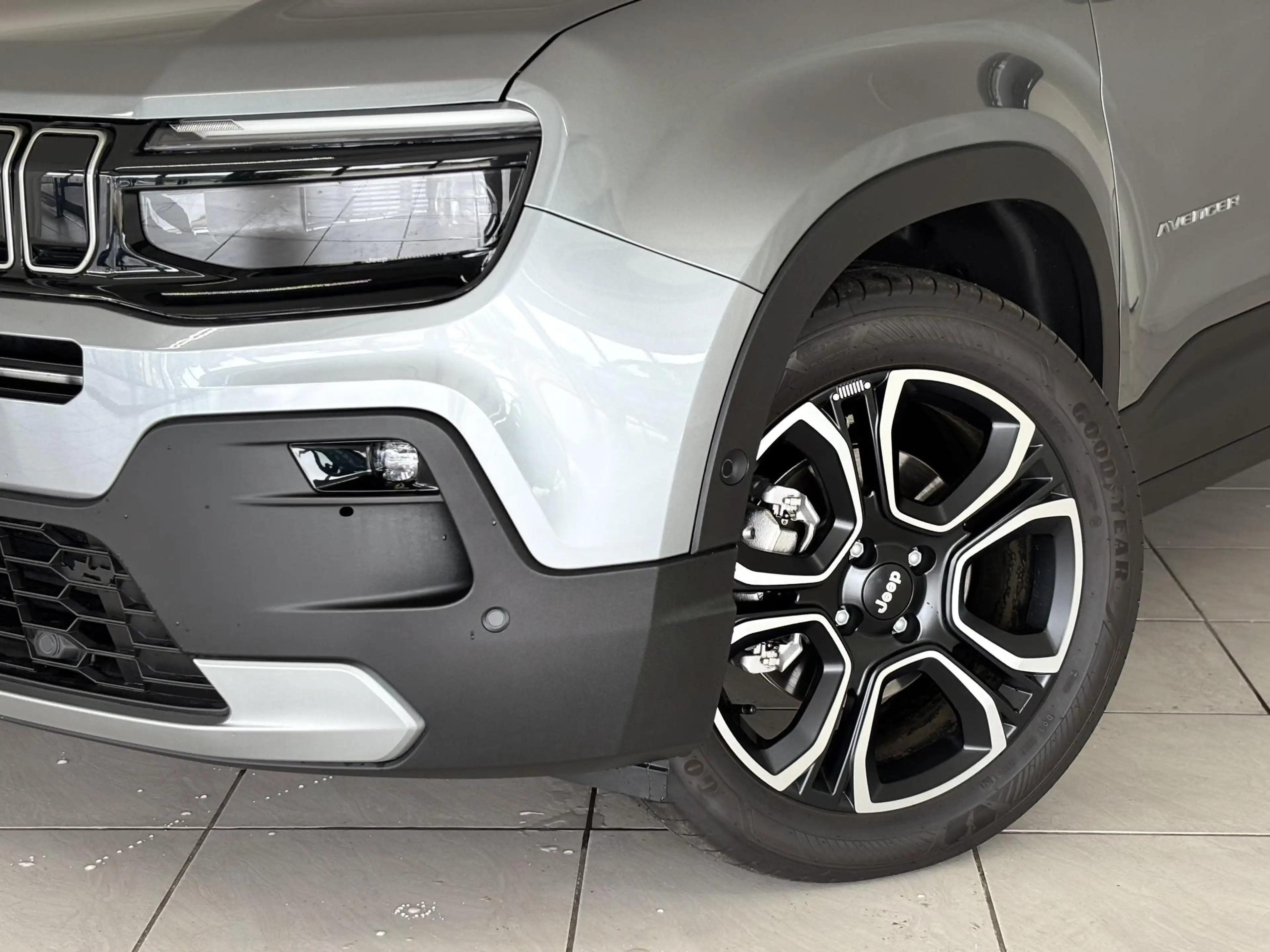 Jeep Avenger 1.2 e-Hybrid Summit | Apple/Android | Panoramadak — photo 32