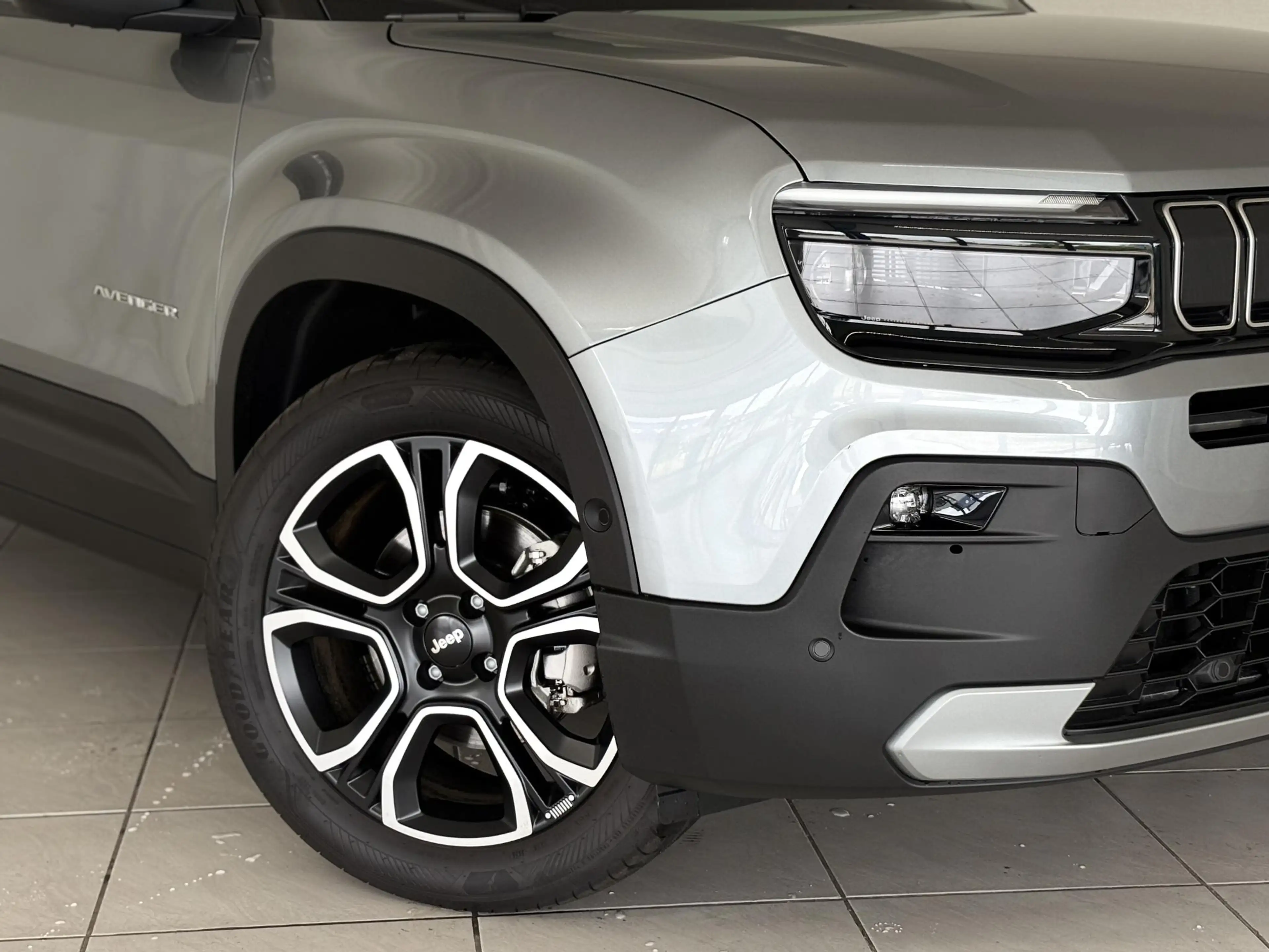 Jeep Avenger 1.2 e-Hybrid Summit | Apple/Android | Panoramadak — photo 31