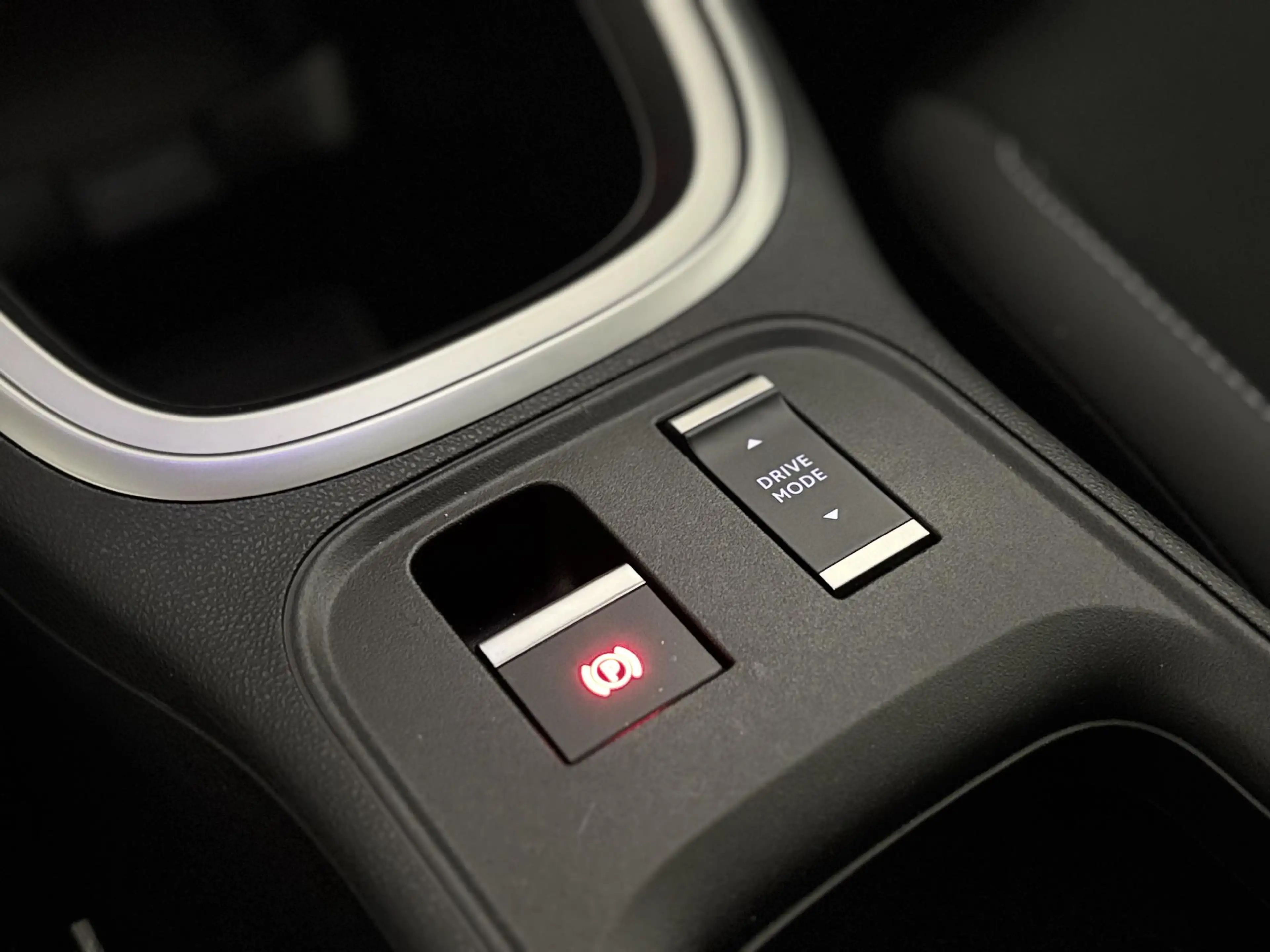 Jeep Avenger 1.2 e-Hybrid Summit | Apple/Android | Panoramadak — photo 30