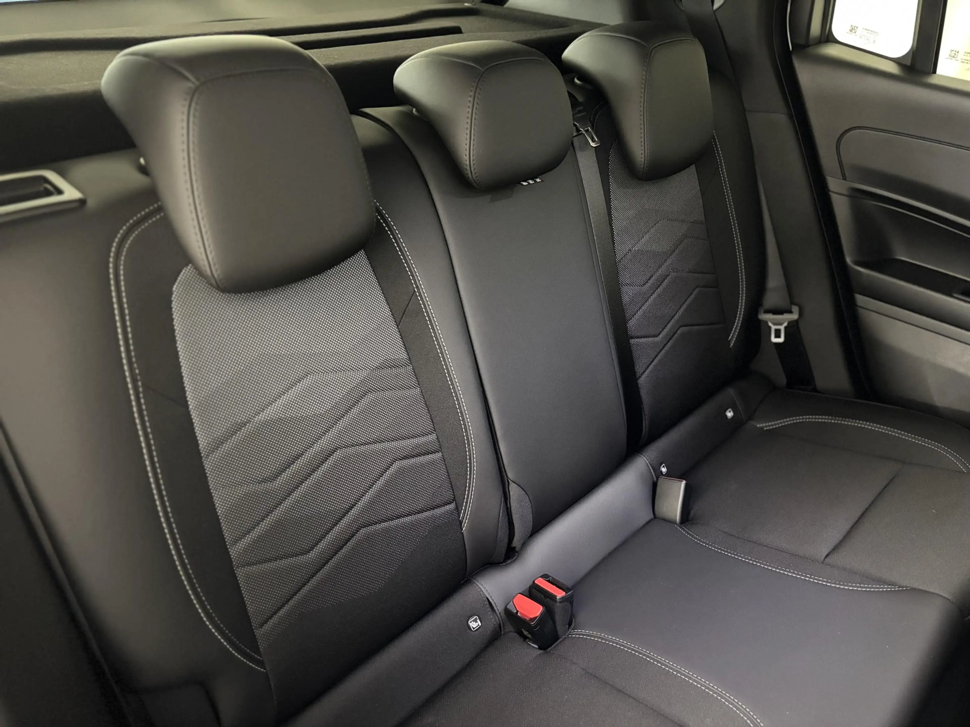 Jeep Avenger 1.2 e-Hybrid Summit | Apple/Android | Panoramadak — photo 10