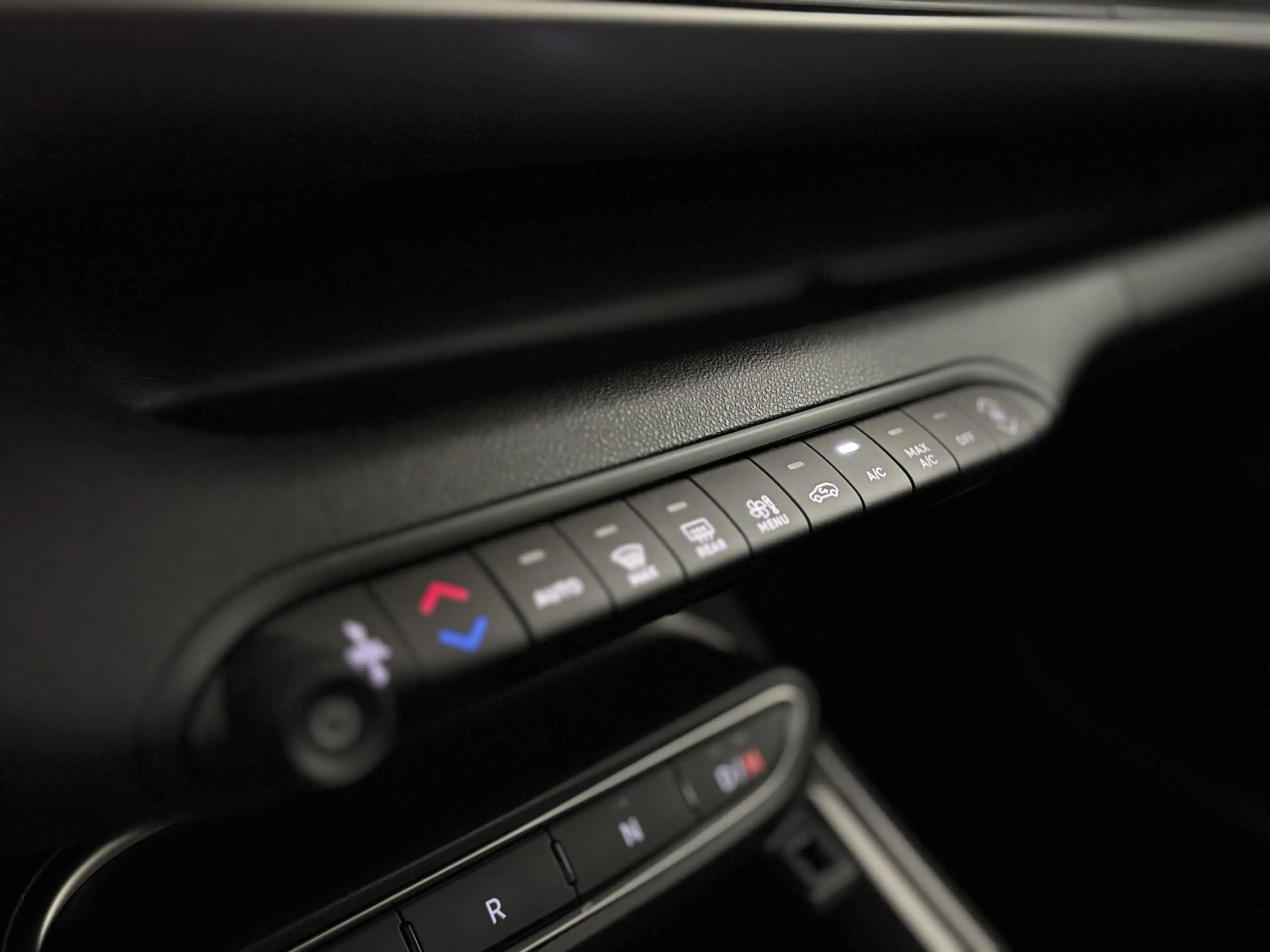 Jeep Avenger 1.2 e-Hybrid Summit | Apple/Android | Panoramadak — photo 27
