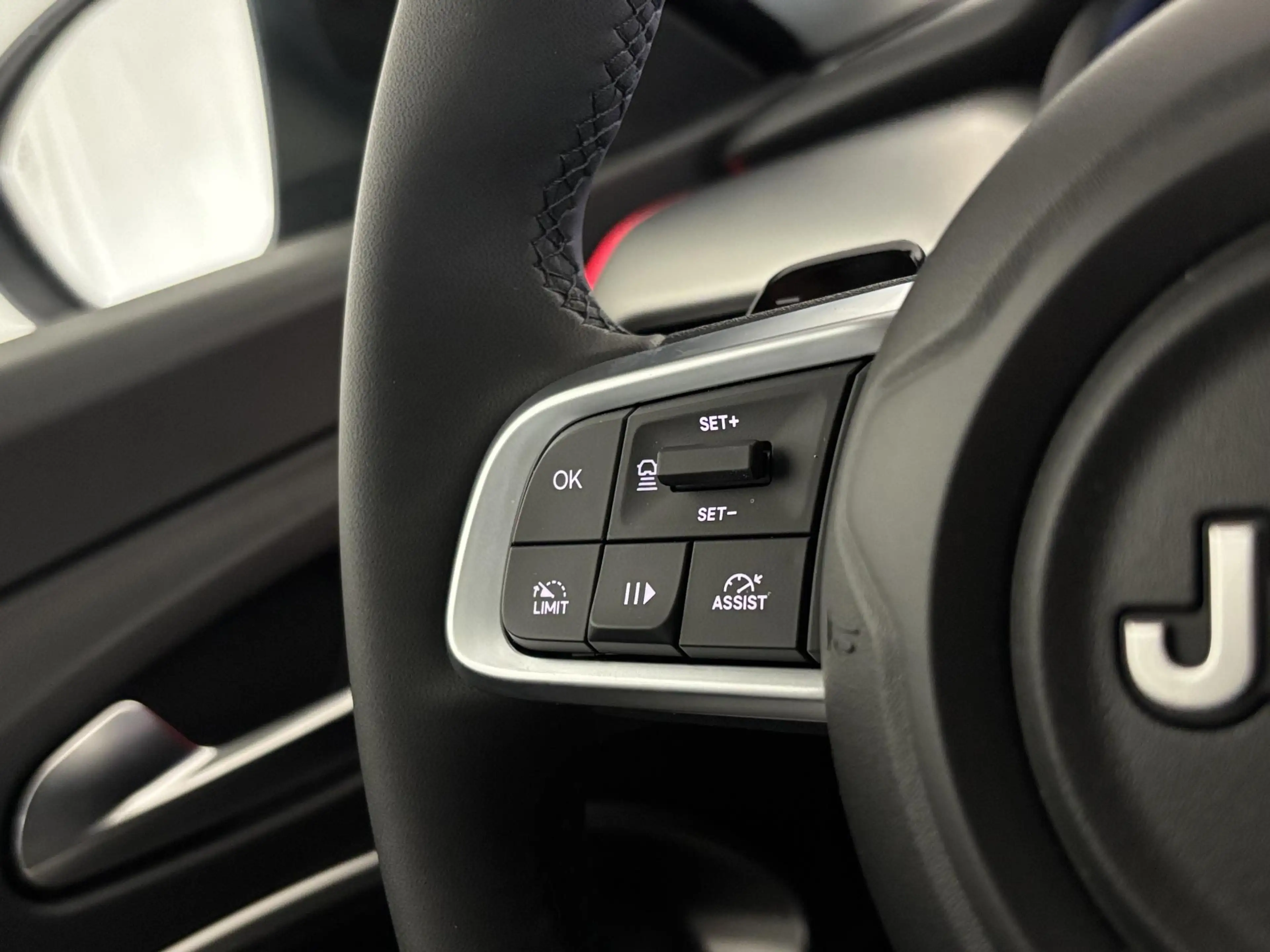 Jeep Avenger 1.2 e-Hybrid Summit | Apple/Android | Panoramadak — photo 22