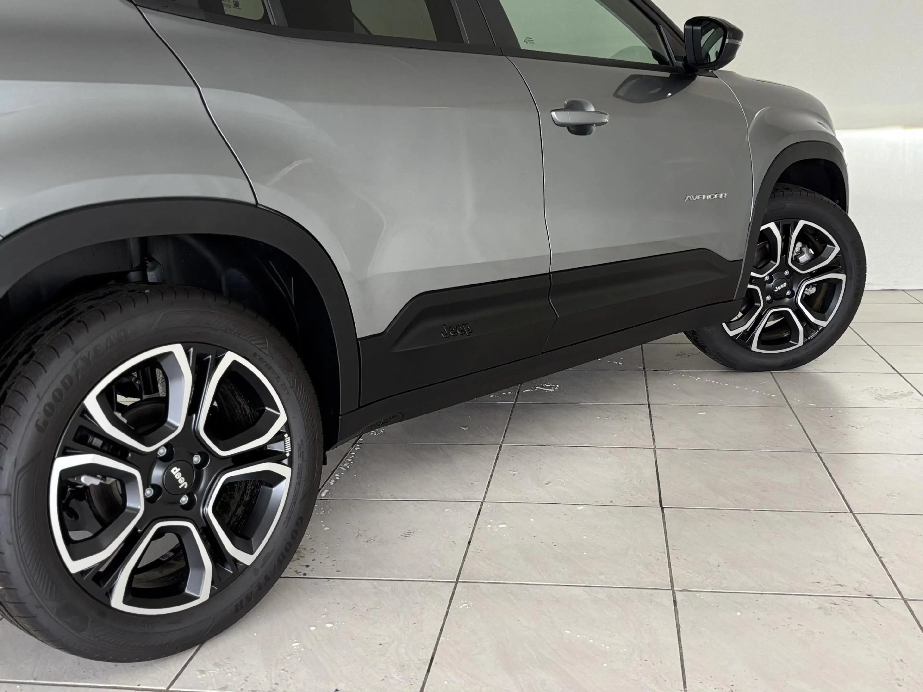 Jeep Avenger 1.2 e-Hybrid Summit | Apple/Android | Panoramadak — photo 17