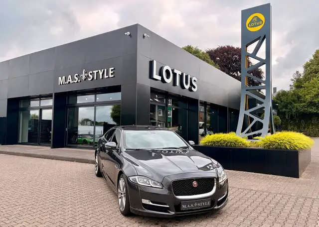 Jaguar XJ