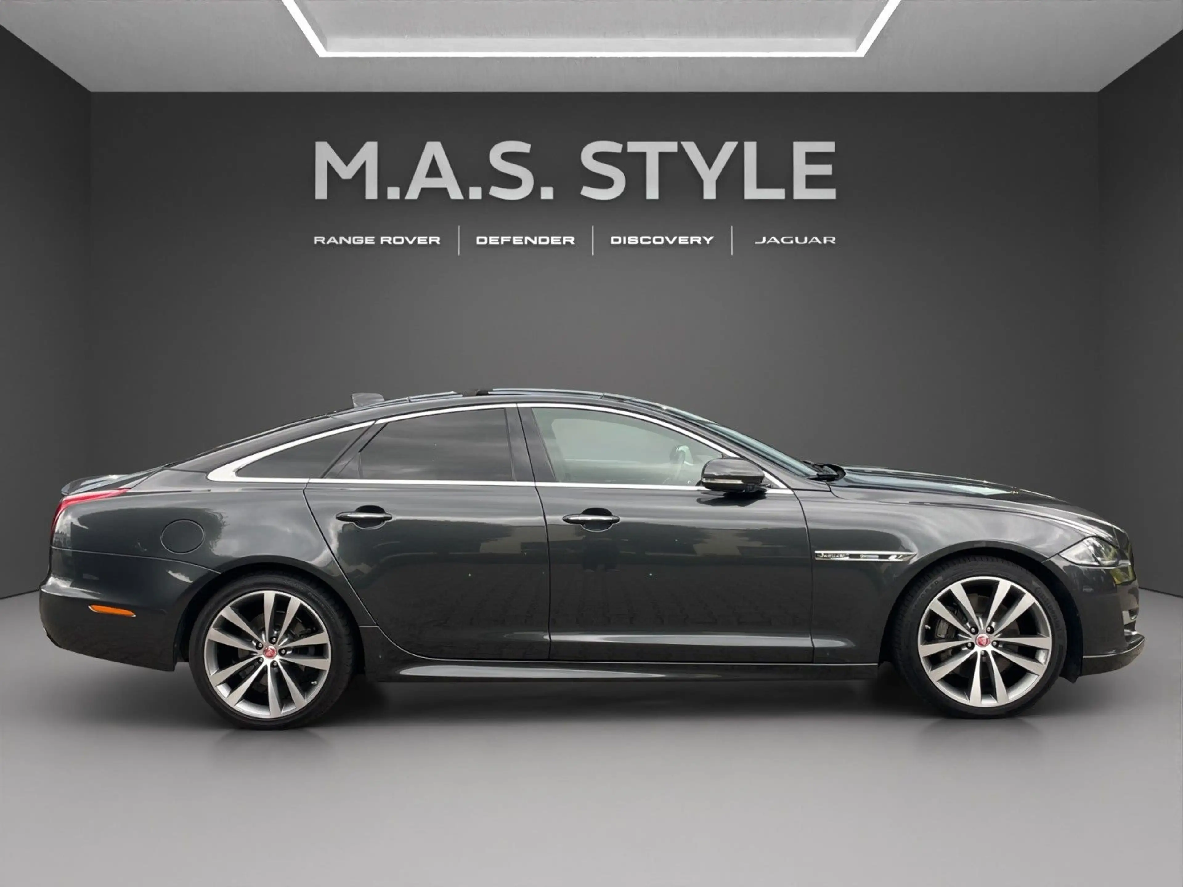 Jaguar XJ R-Sport 3.0 V6 Kompressor AWD — photo 9