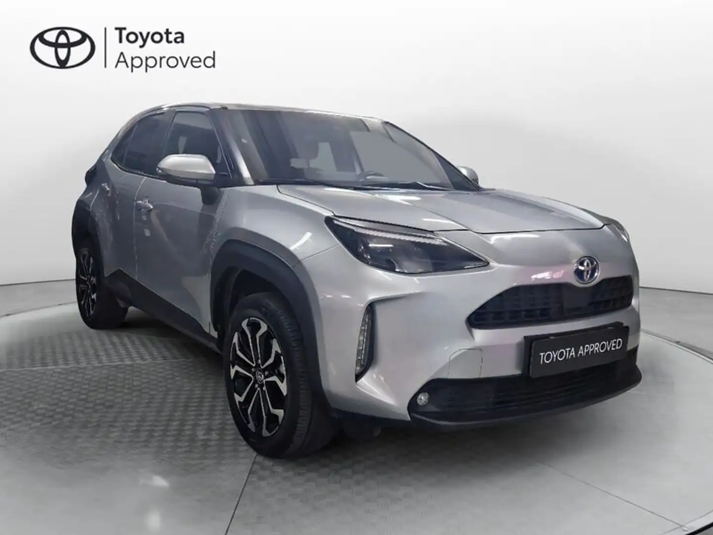 Toyota Yaris Yaris Cross Cross 1.5h Trend fwd 116cv e-cvt Gris - 1