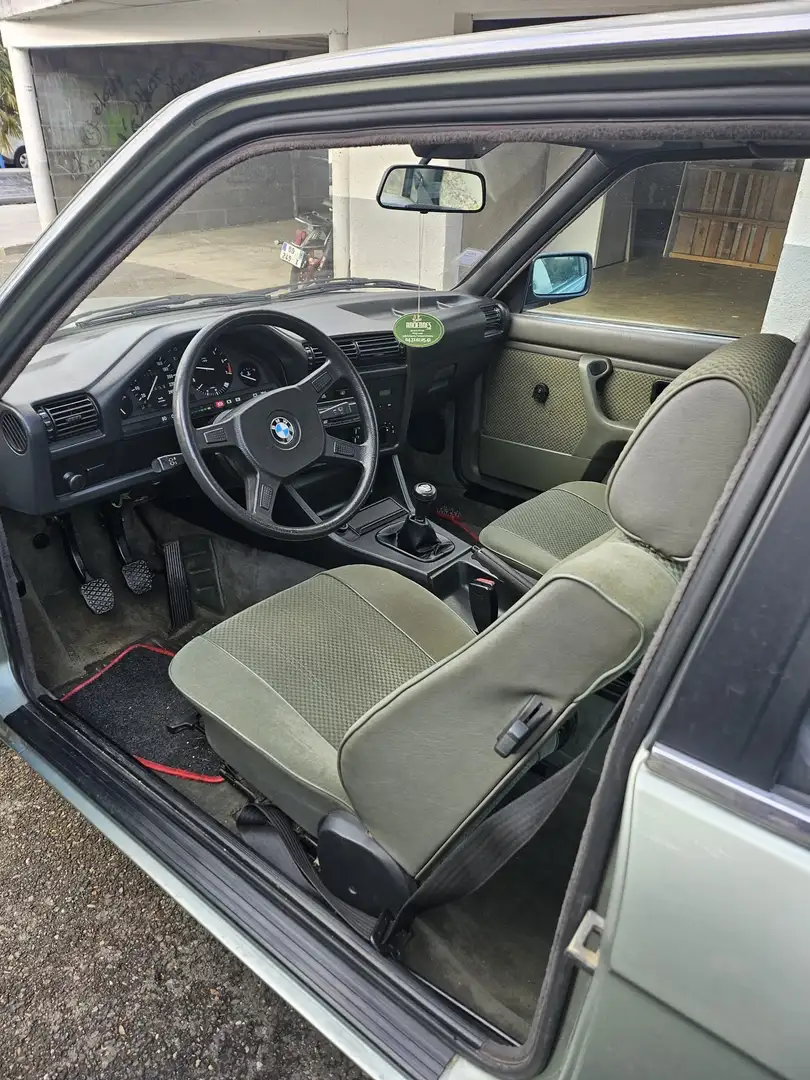 BMW 320 Green - 2
