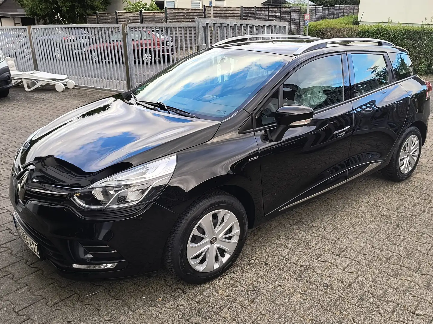 Renault Clio Grandtour Energy TCe 90 Start & Stop LIMITED 2018 Schwarz - 1