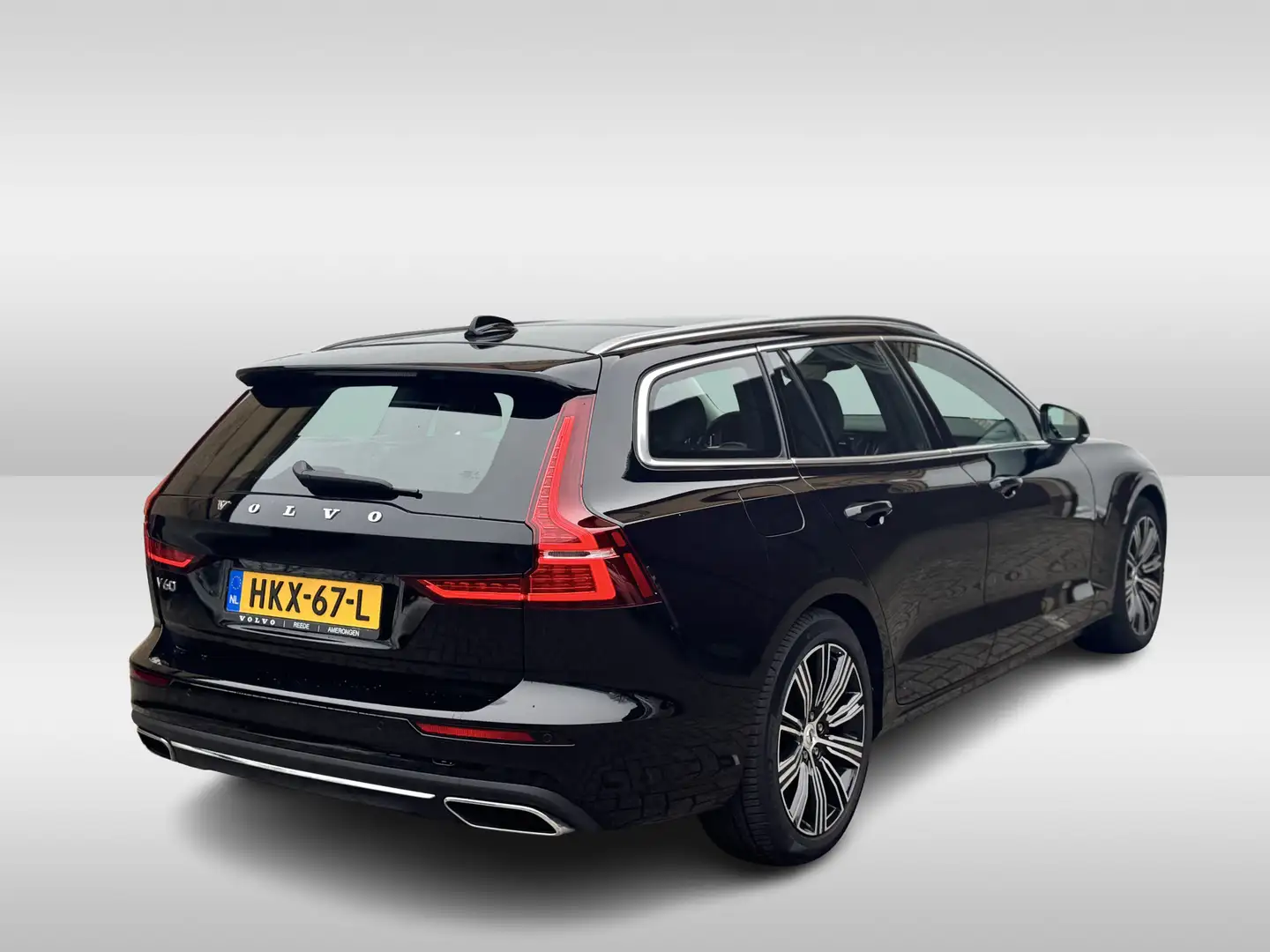 Volvo V60 2.0 T6 Plug-in hybrid AWD Plus Bright Panoramadak Schwarz - 2