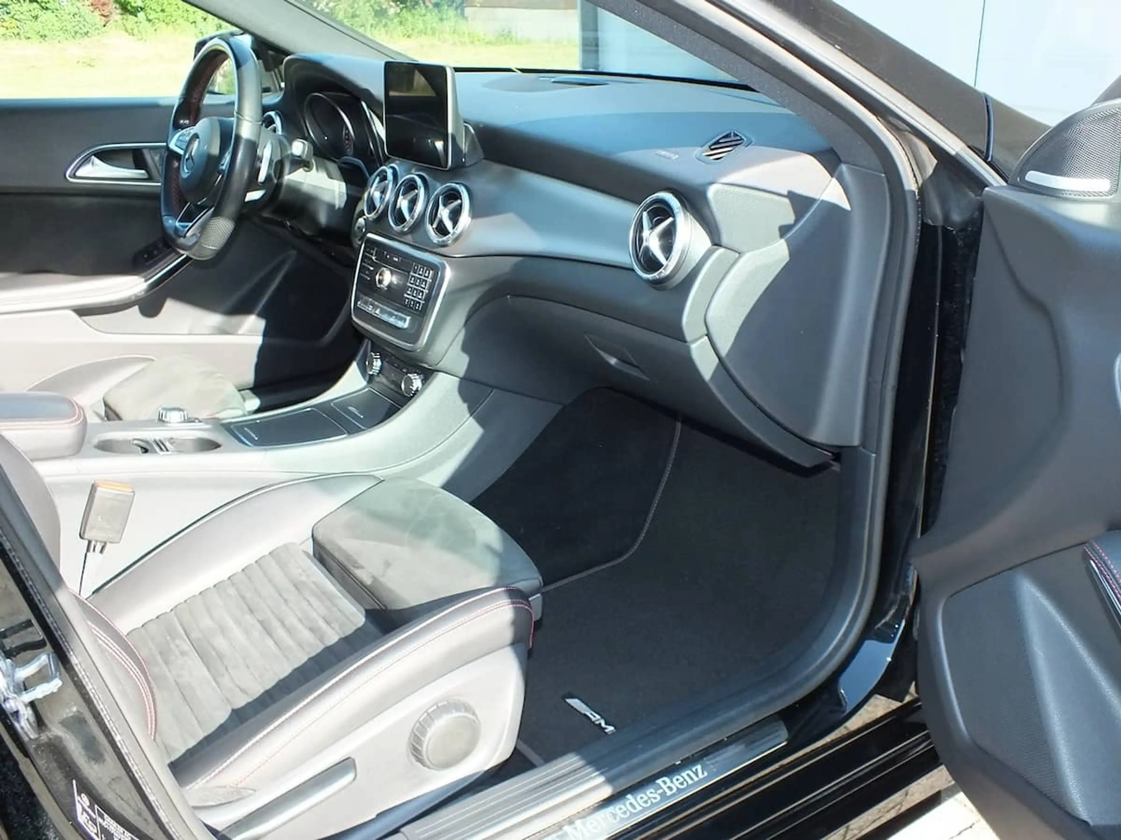 Mercedes-Benz CLA 220 Shooting Brake 4Matic AMG Line - AHK - top gepflegt — photo 8