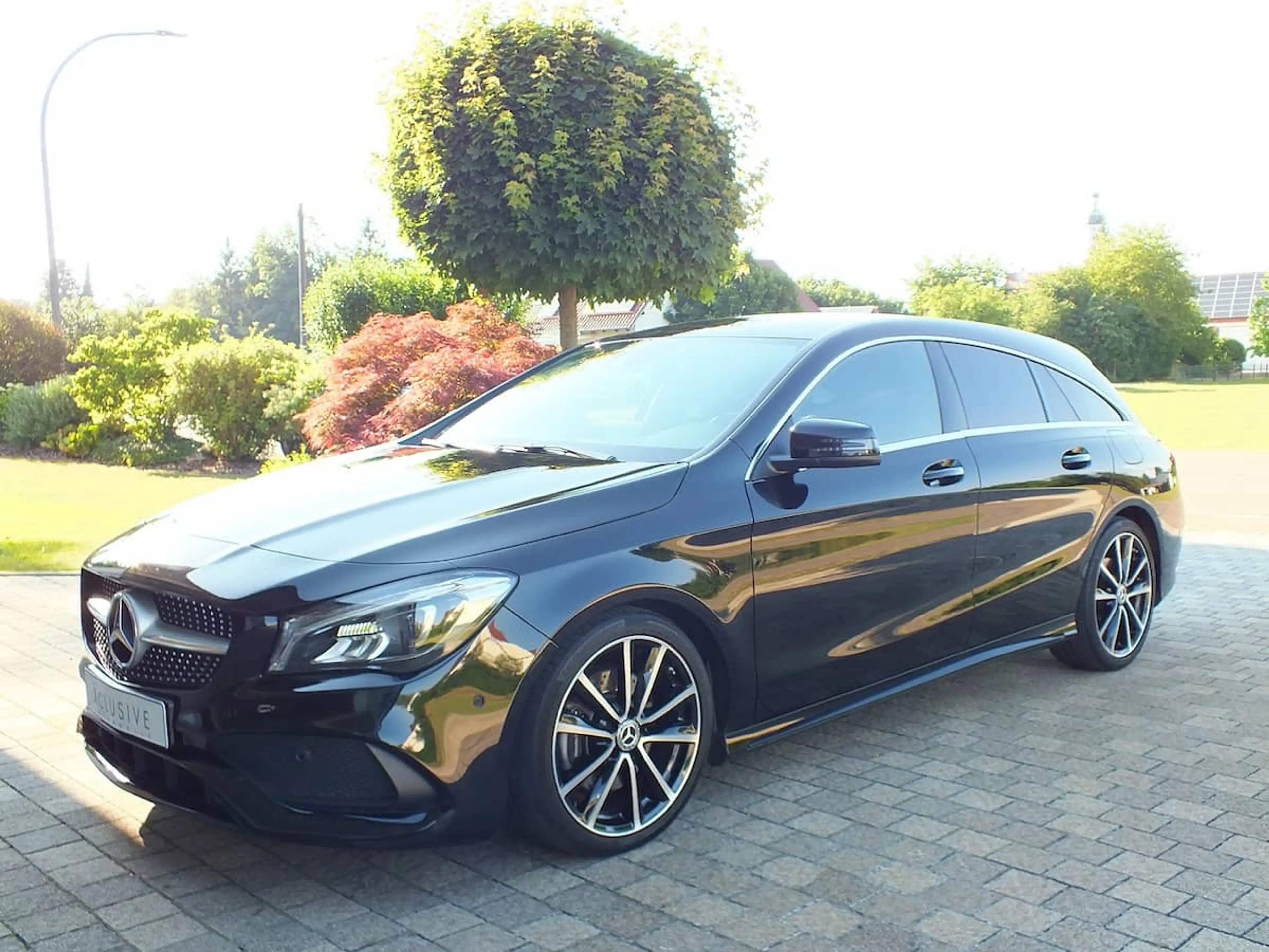 Mercedes-Benz CLA 220 Shooting Brake 4Matic AMG Line - AHK - top gepflegt