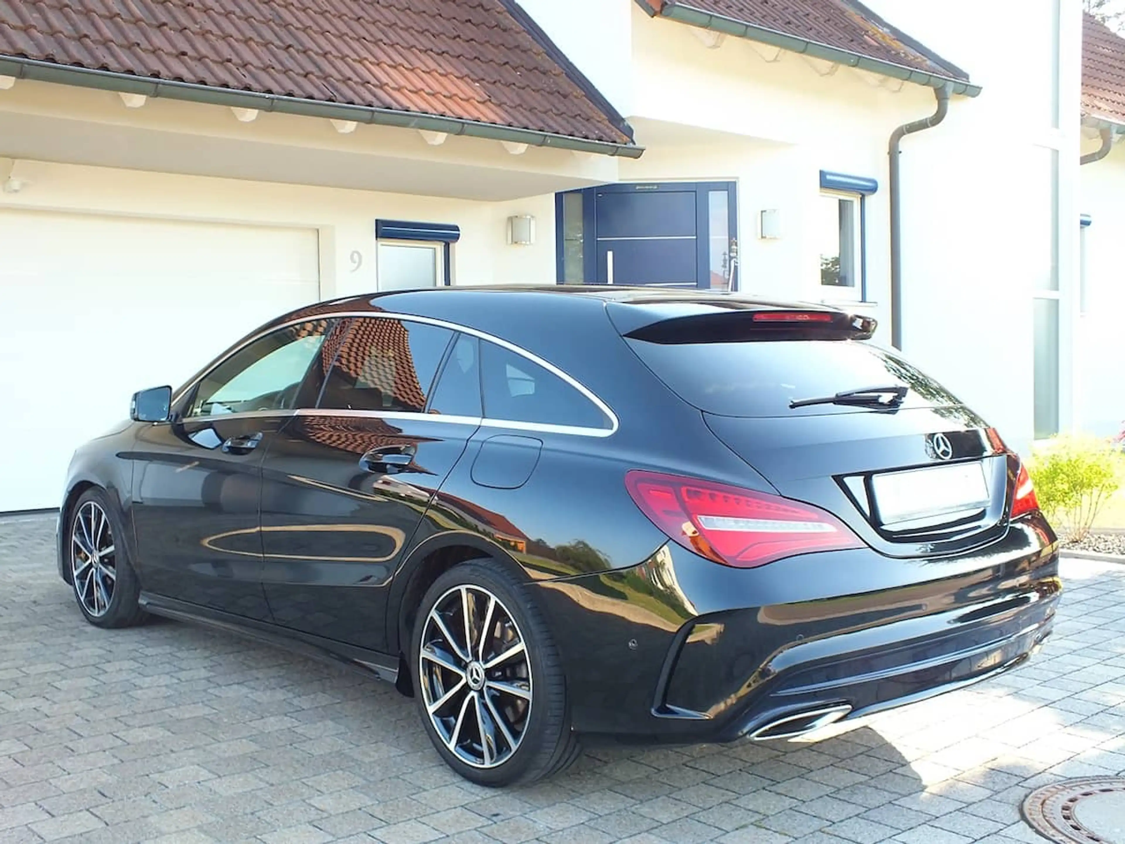 Mercedes-Benz CLA 220 Shooting Brake 4Matic AMG Line - AHK - top gepflegt — photo 3