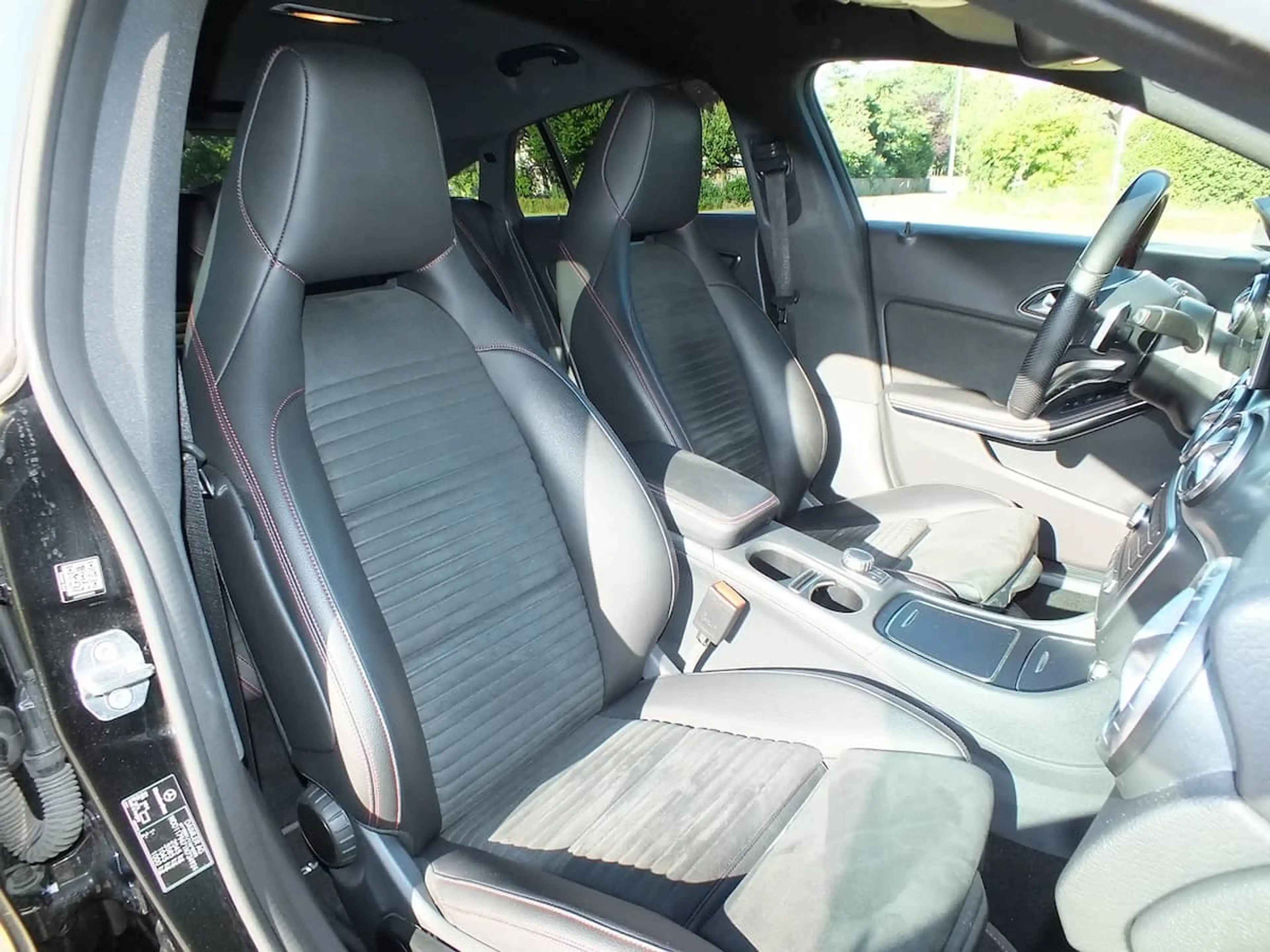 Mercedes-Benz CLA 220 Shooting Brake 4Matic AMG Line - AHK - top gepflegt — photo 9