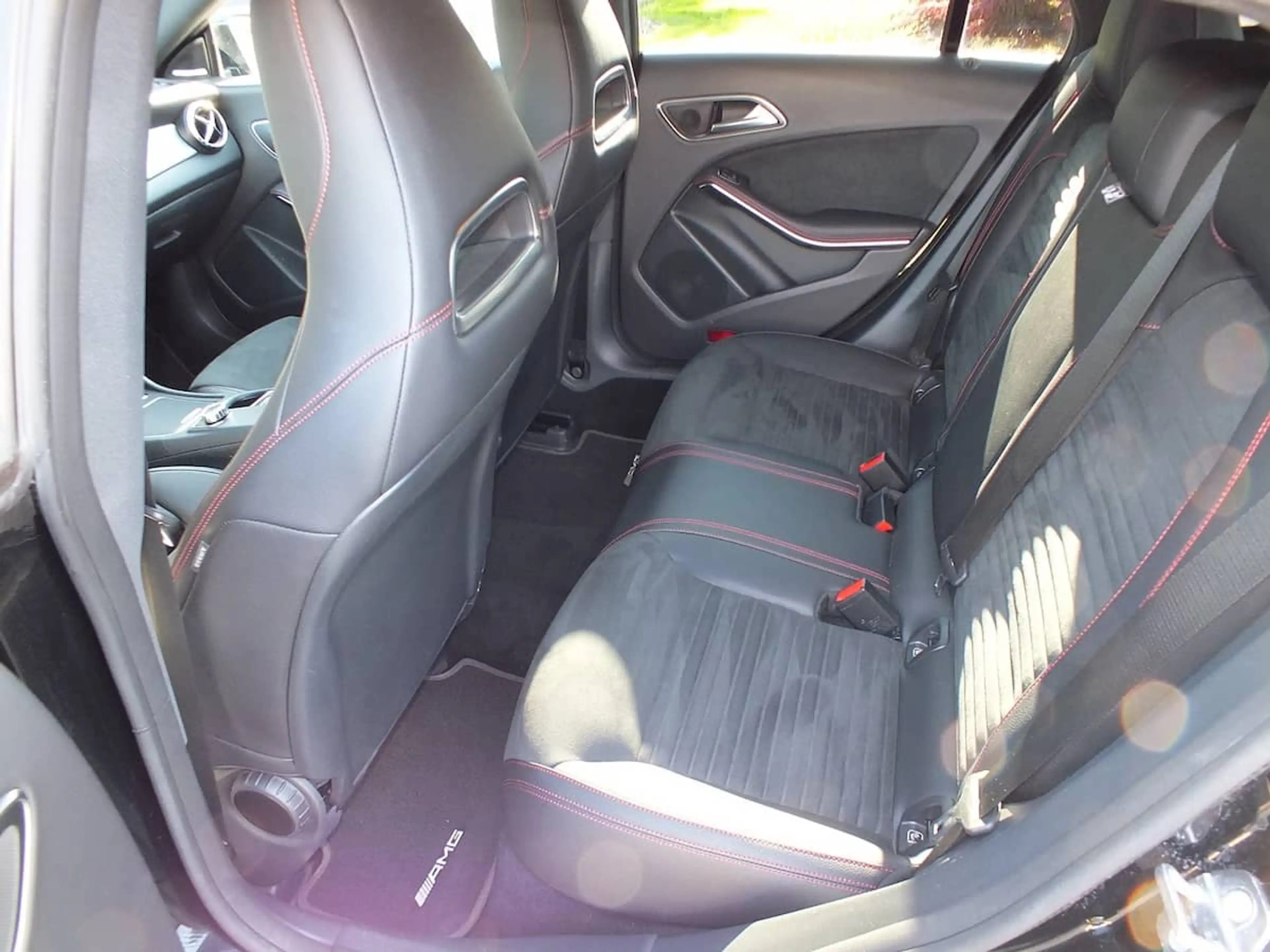 Mercedes-Benz CLA 220 Shooting Brake 4Matic AMG Line - AHK - top gepflegt — photo 11
