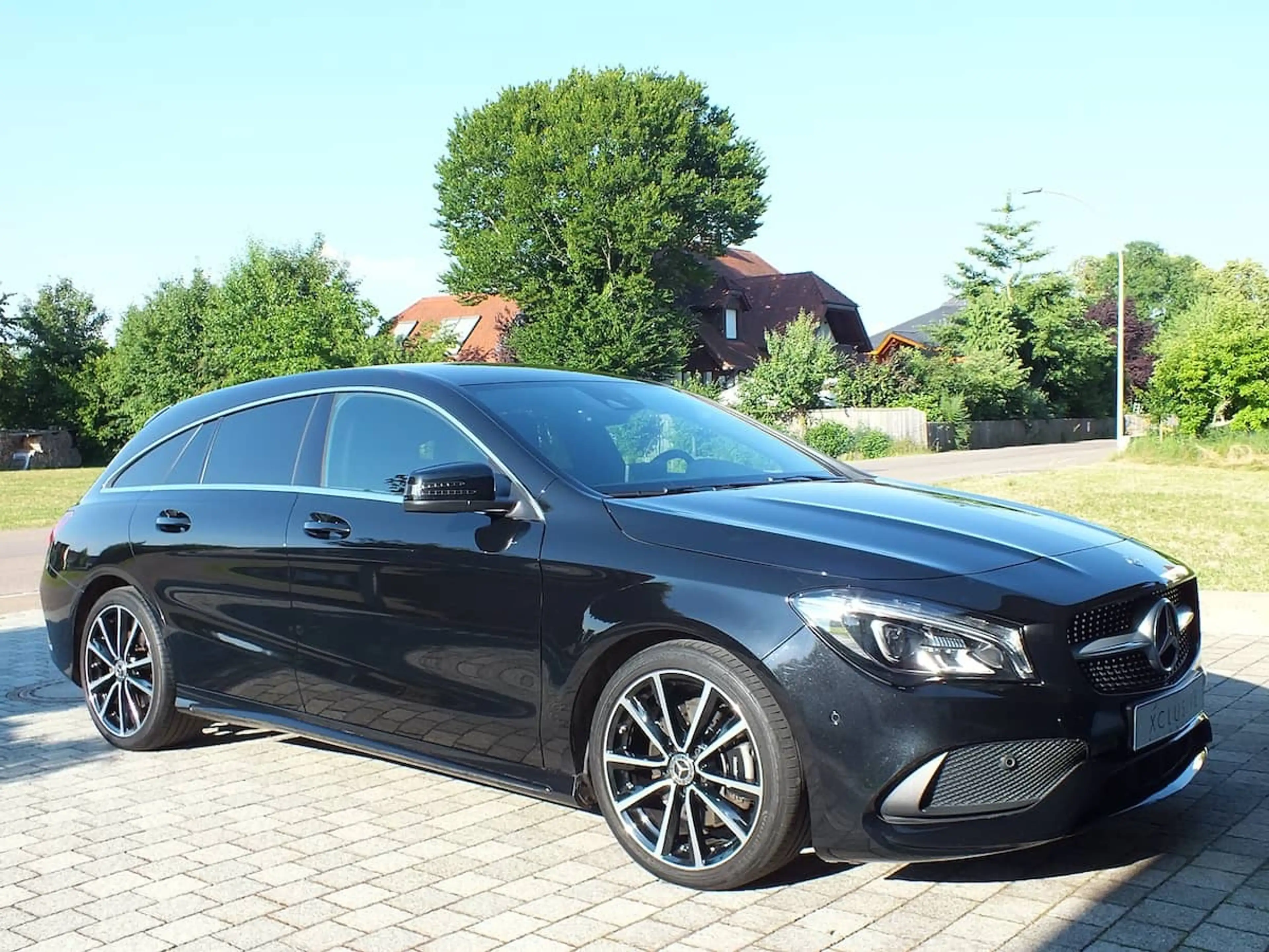 Mercedes-Benz CLA 220 Shooting Brake 4Matic AMG Line - AHK - top gepflegt — photo 2